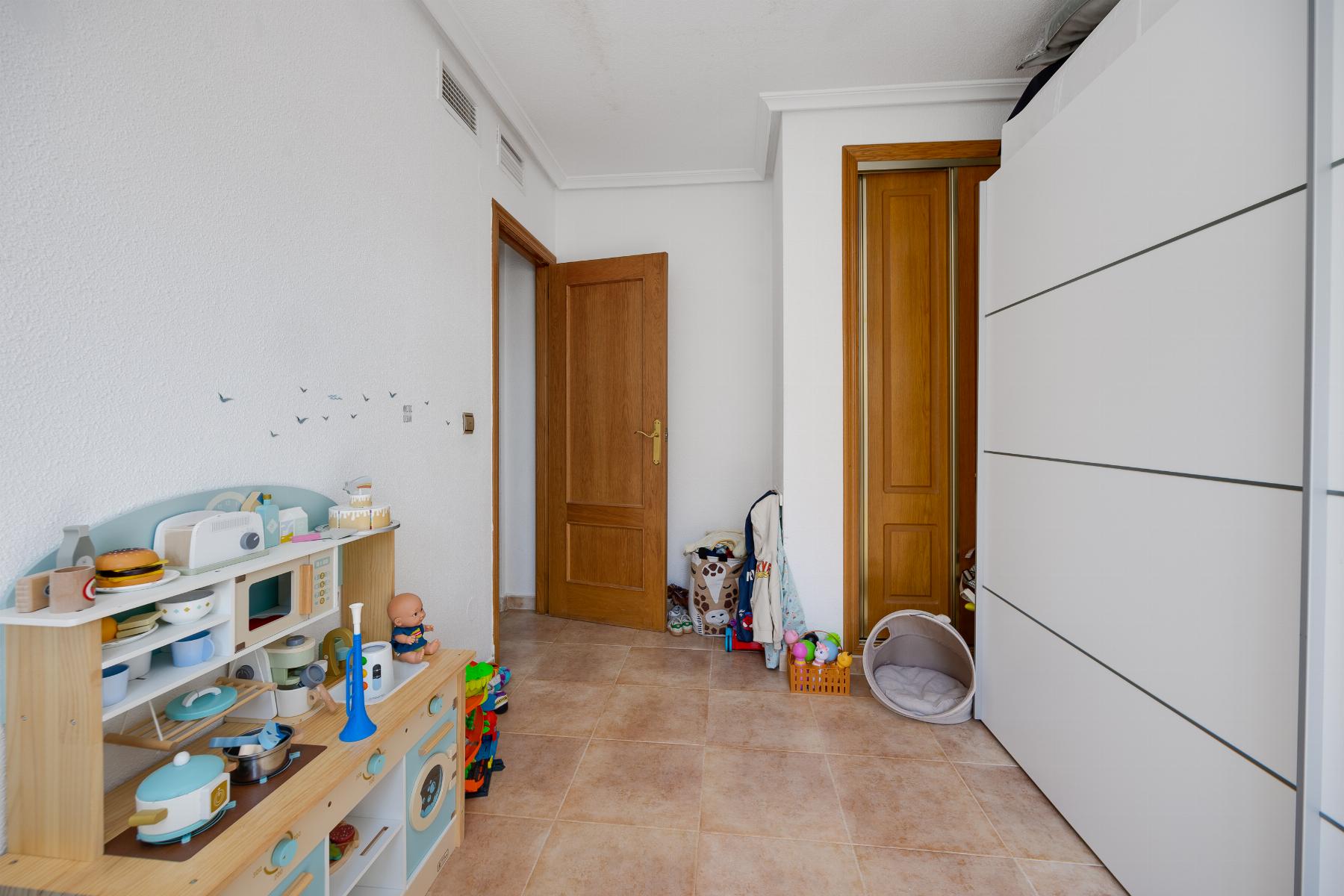 Master bedroom in villa for sale in San Fulgencio