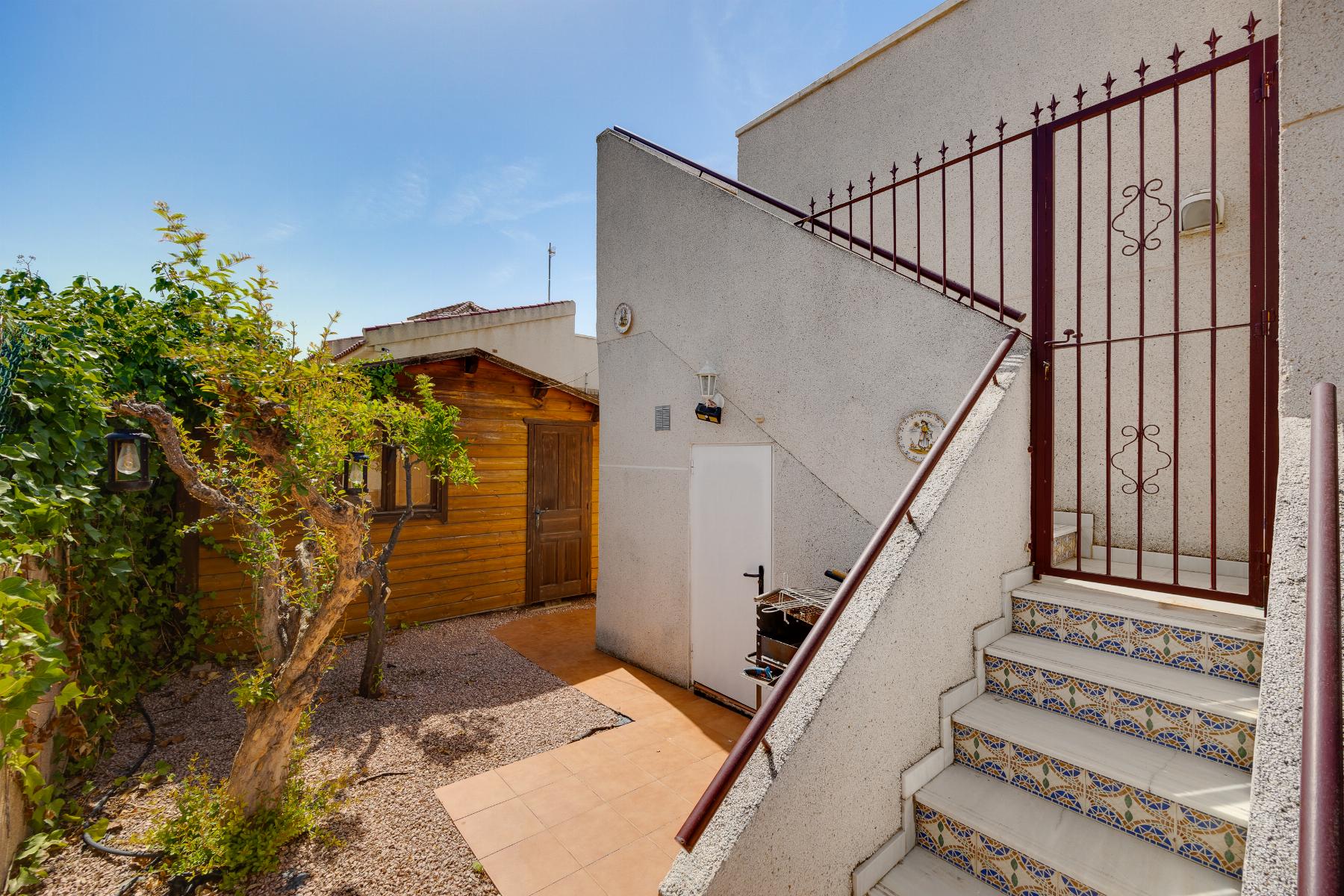 Garden in villa for sale in San Fulgencio