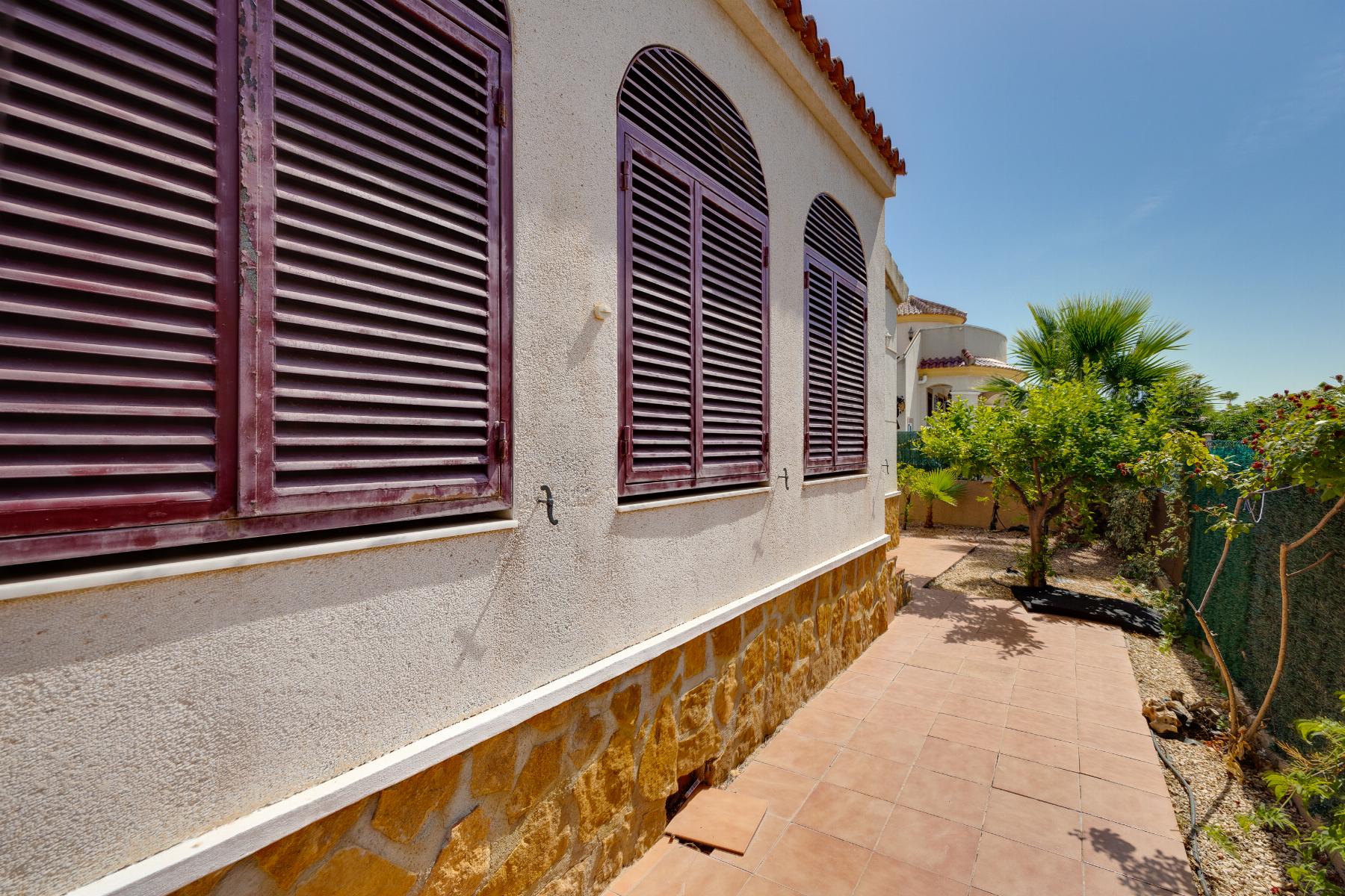 Bedroom in villa for sale in San Fulgencio