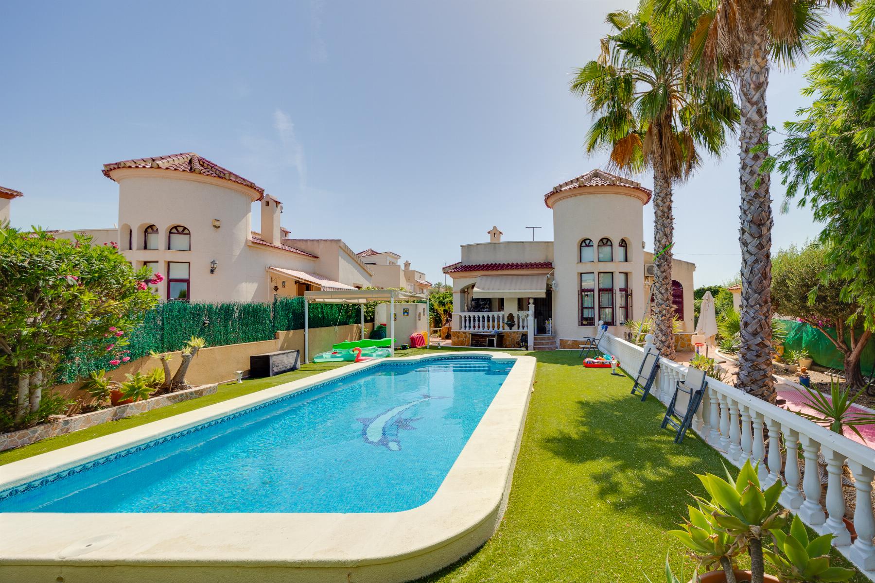 Terrace in villa for sale in San Fulgencio