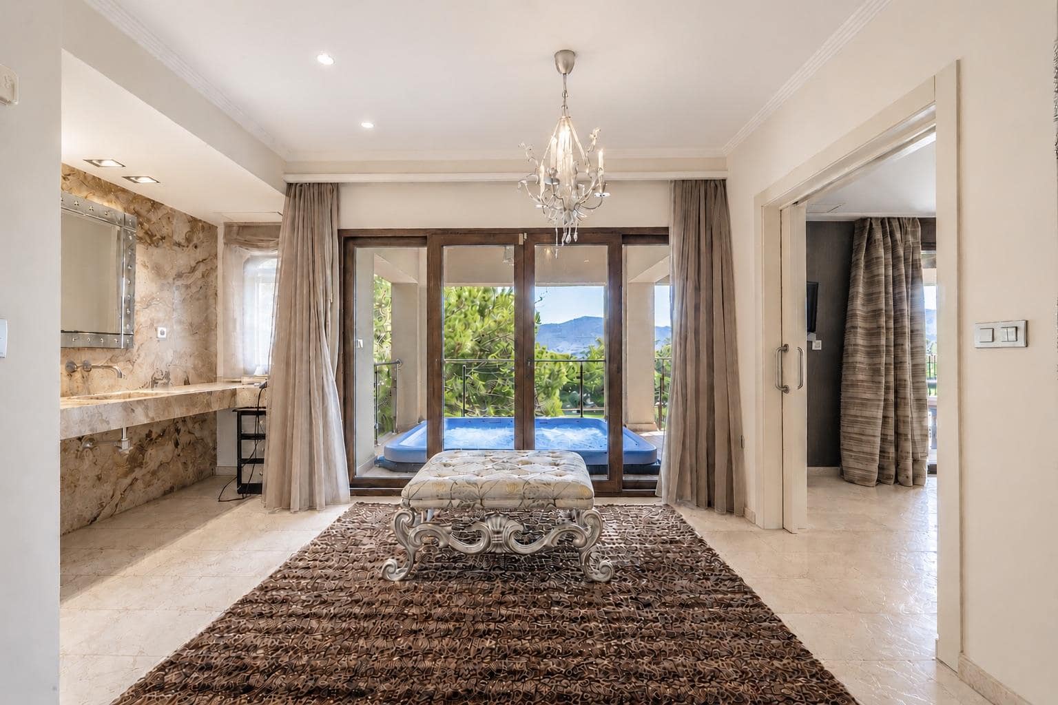 Bathroom in villa for sale in La Manga Club Resort