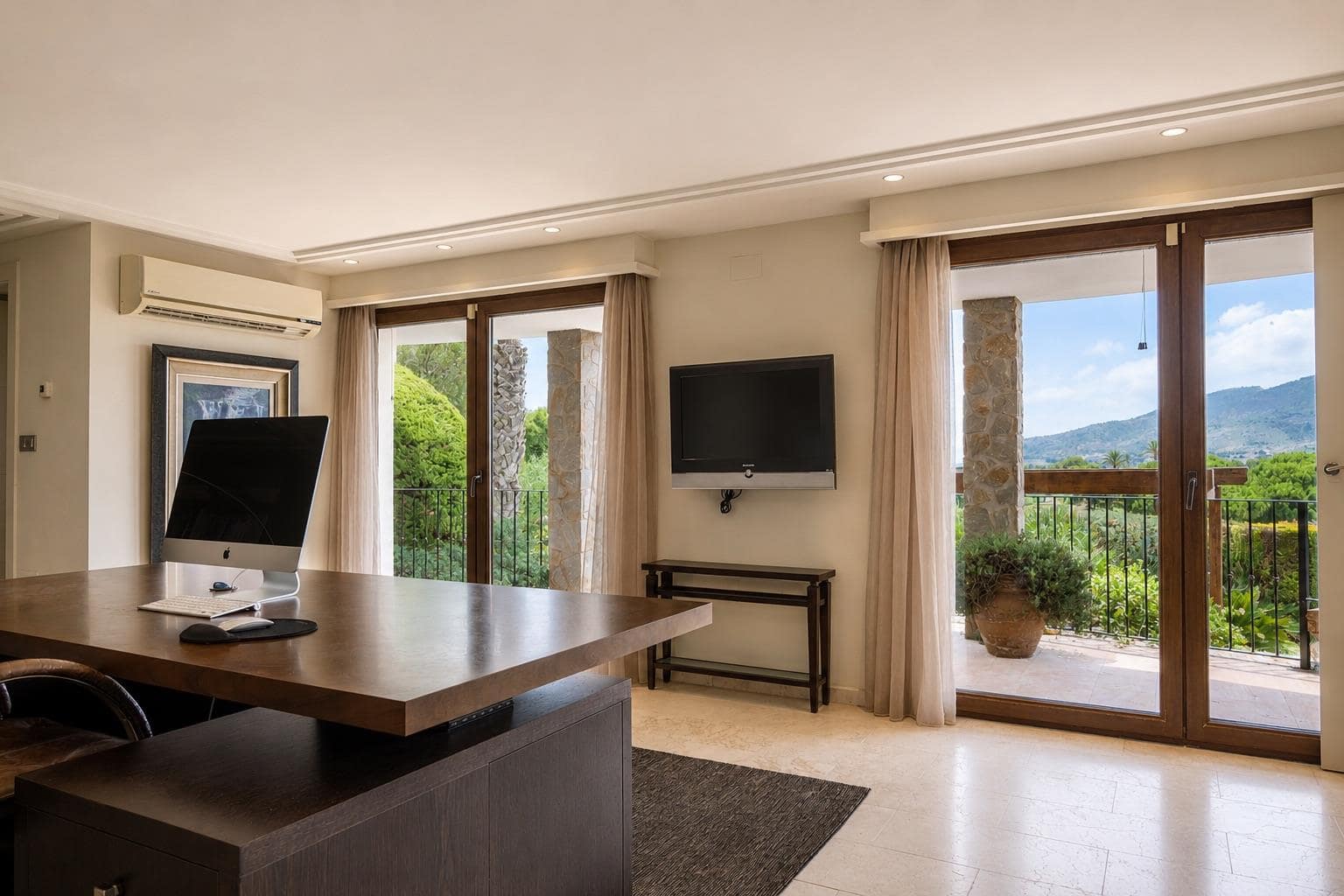 Garden in villa for sale in La Manga Club Resort