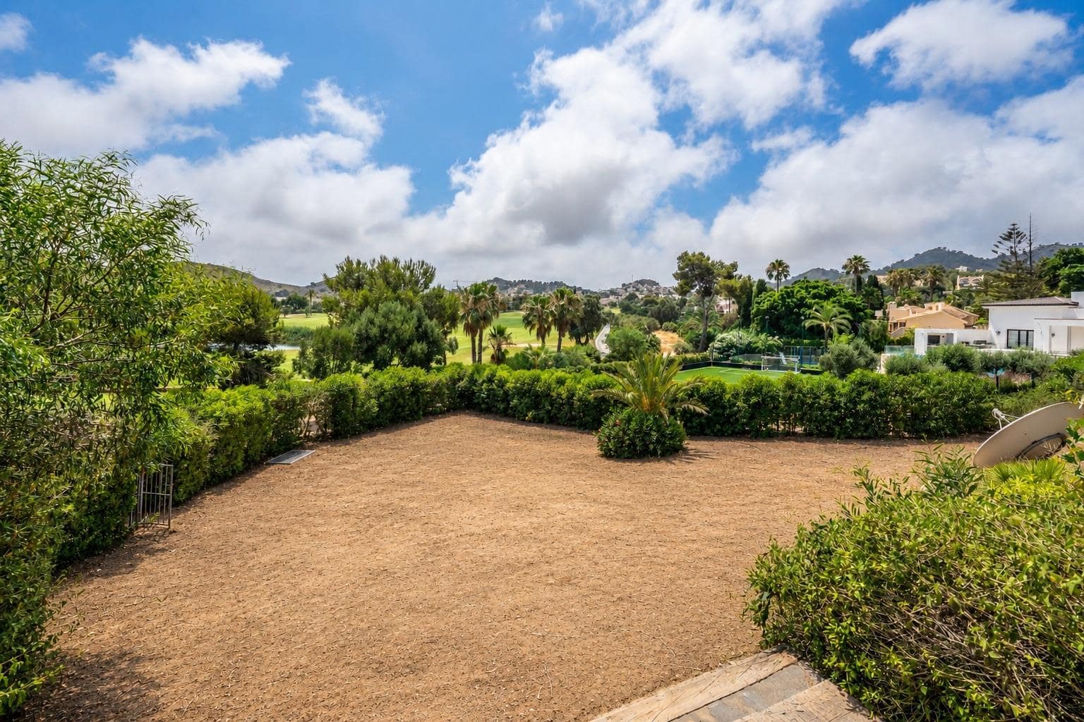 Garden in villa for sale in La Manga Club Resort
