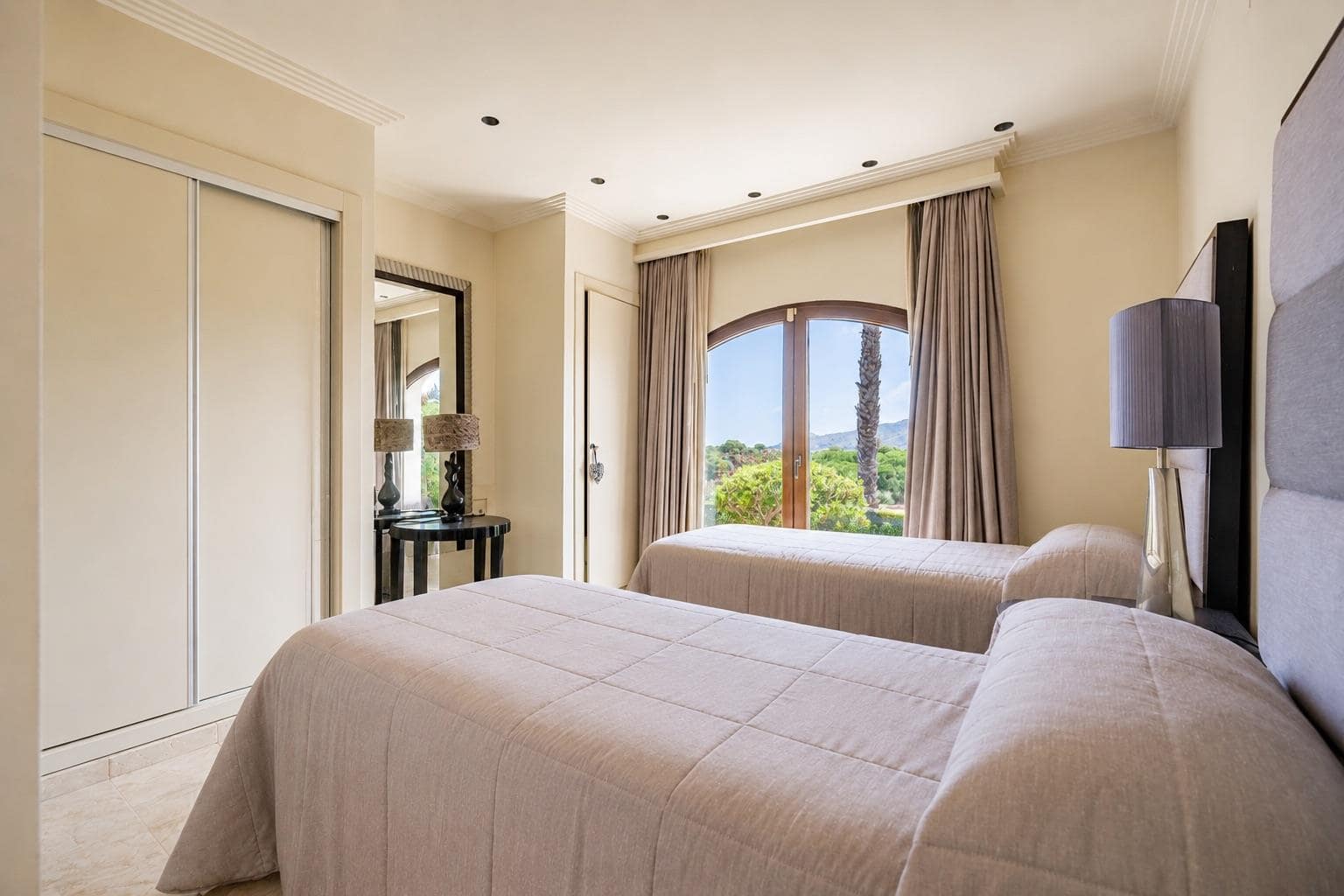 Dining area in villa for sale in La Manga Club Resort