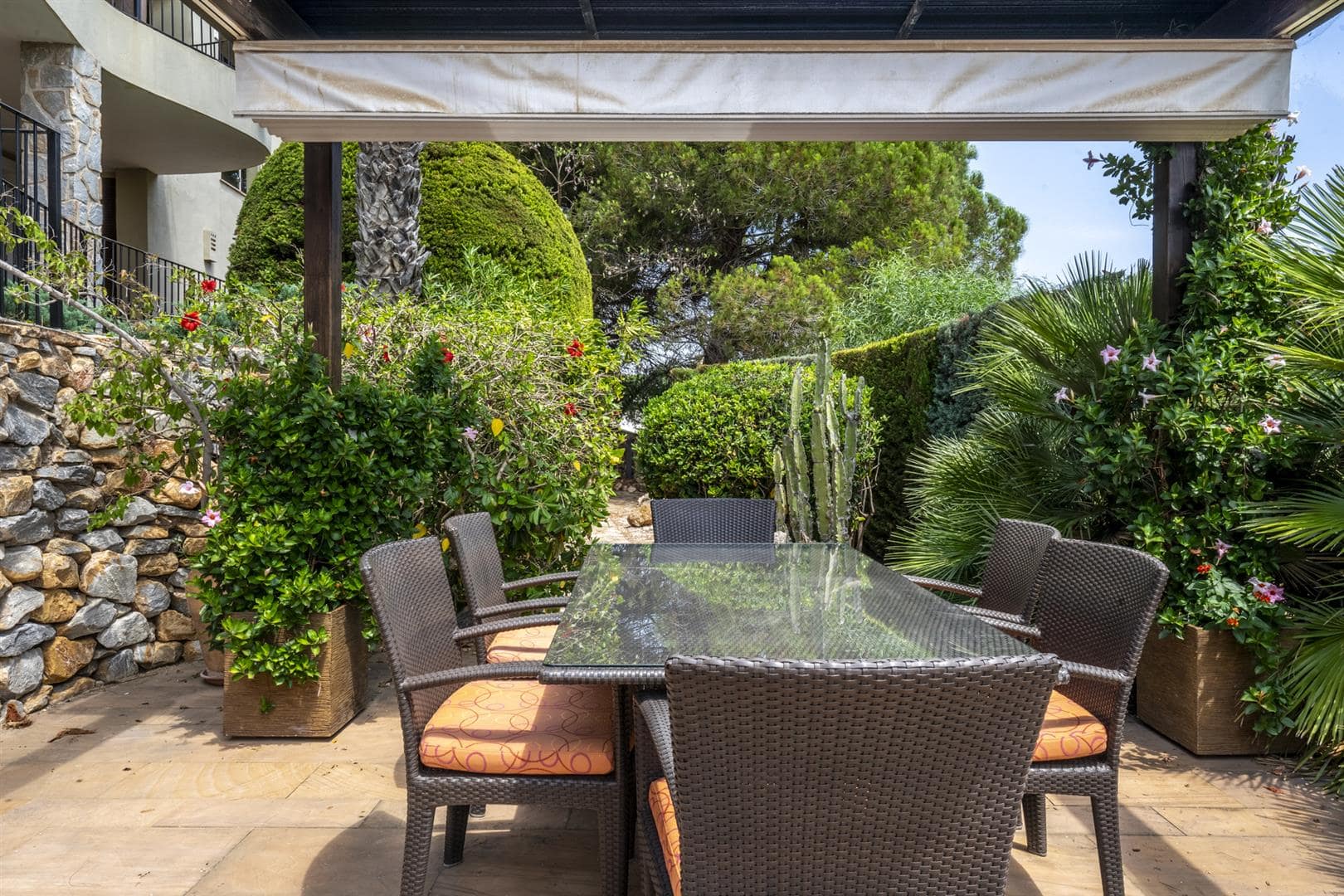 Dining area in villa for sale in La Manga Club Resort
