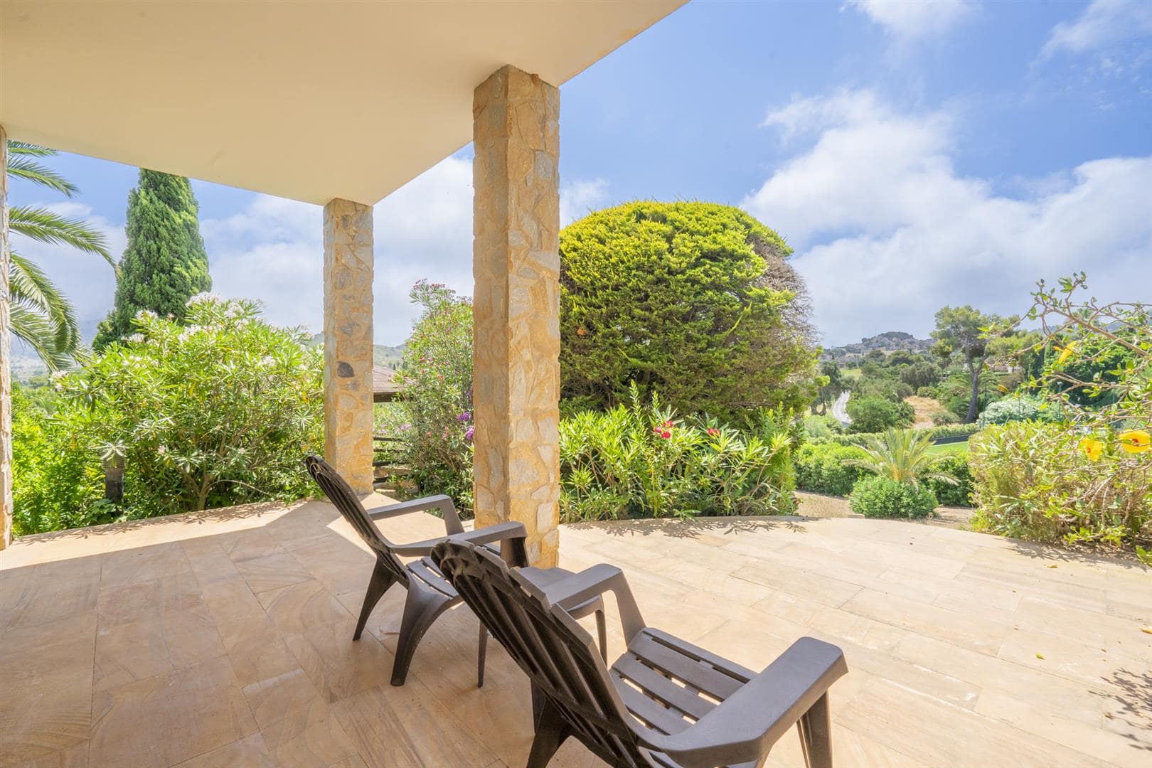 Living room in villa for sale in La Manga Club Resort
