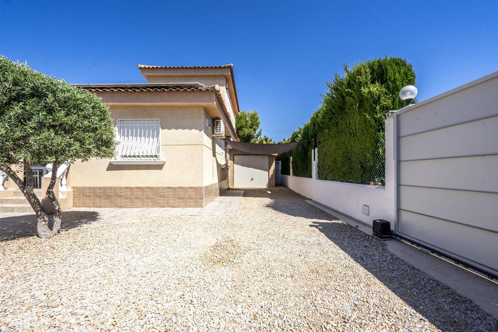 Living room in villa for sale in Valle Del Sol