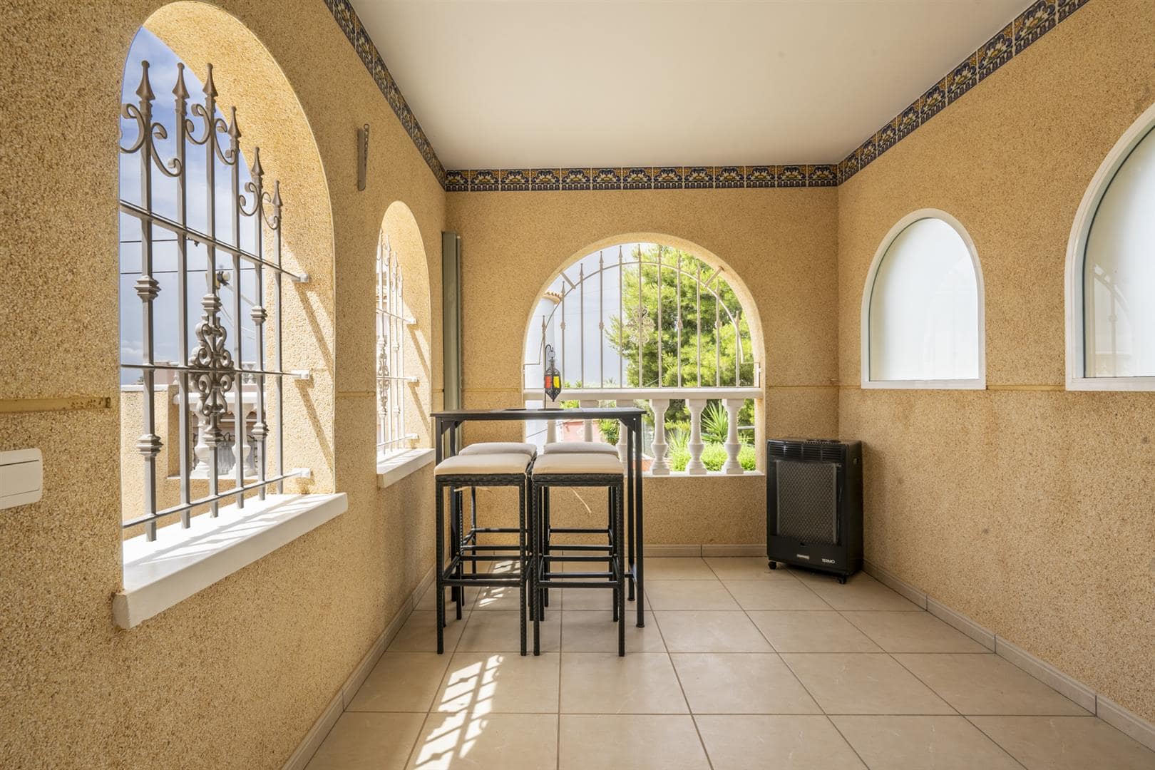 Garden in villa for sale in Valle Del Sol
