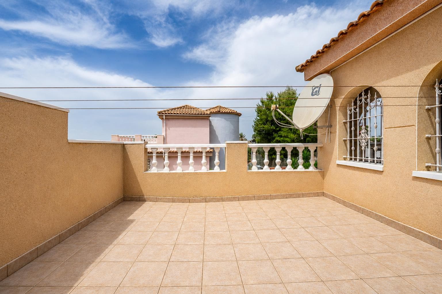 Dining area in villa for sale in Valle Del Sol