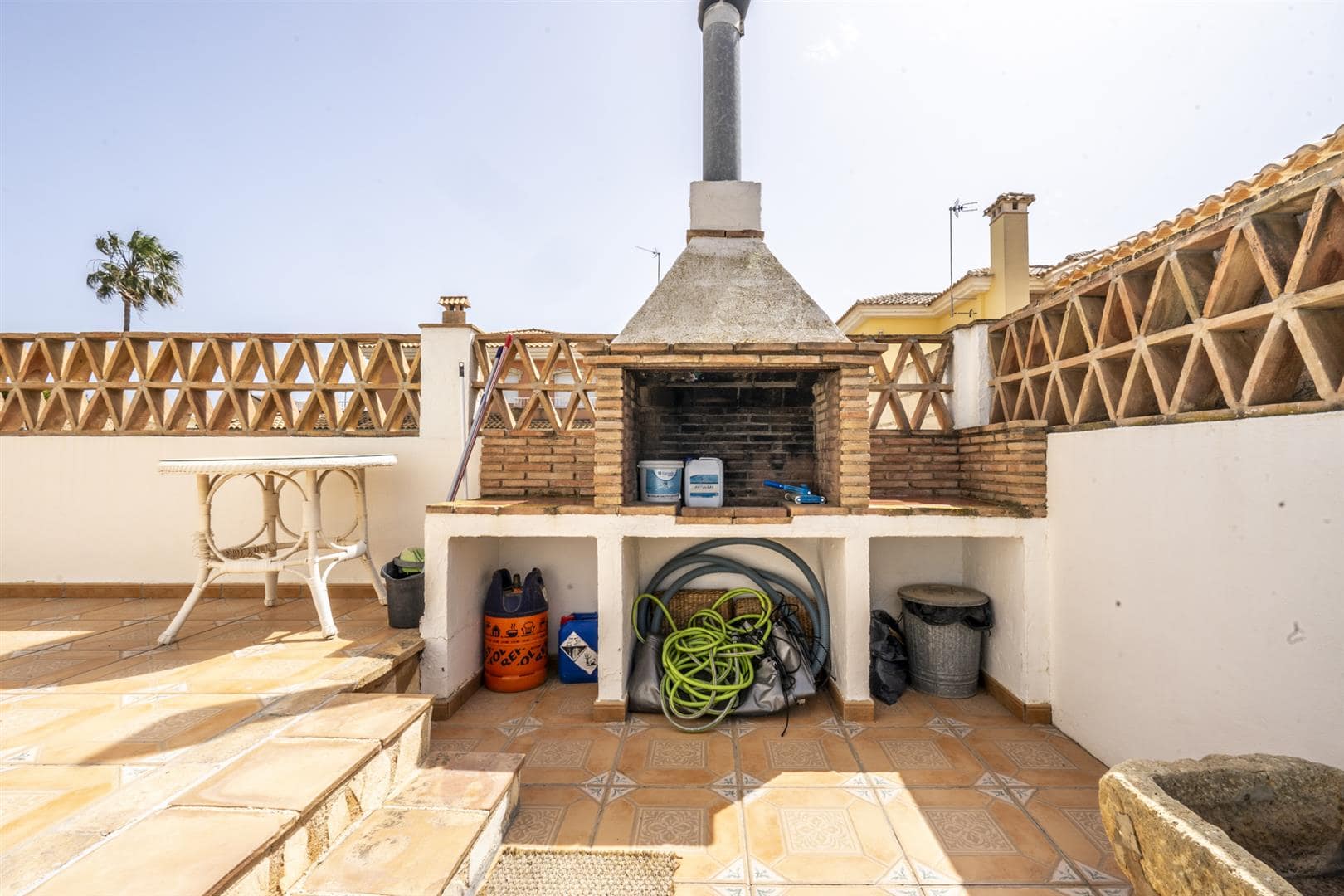 Garden in villa for sale in Santiago de la Ribera