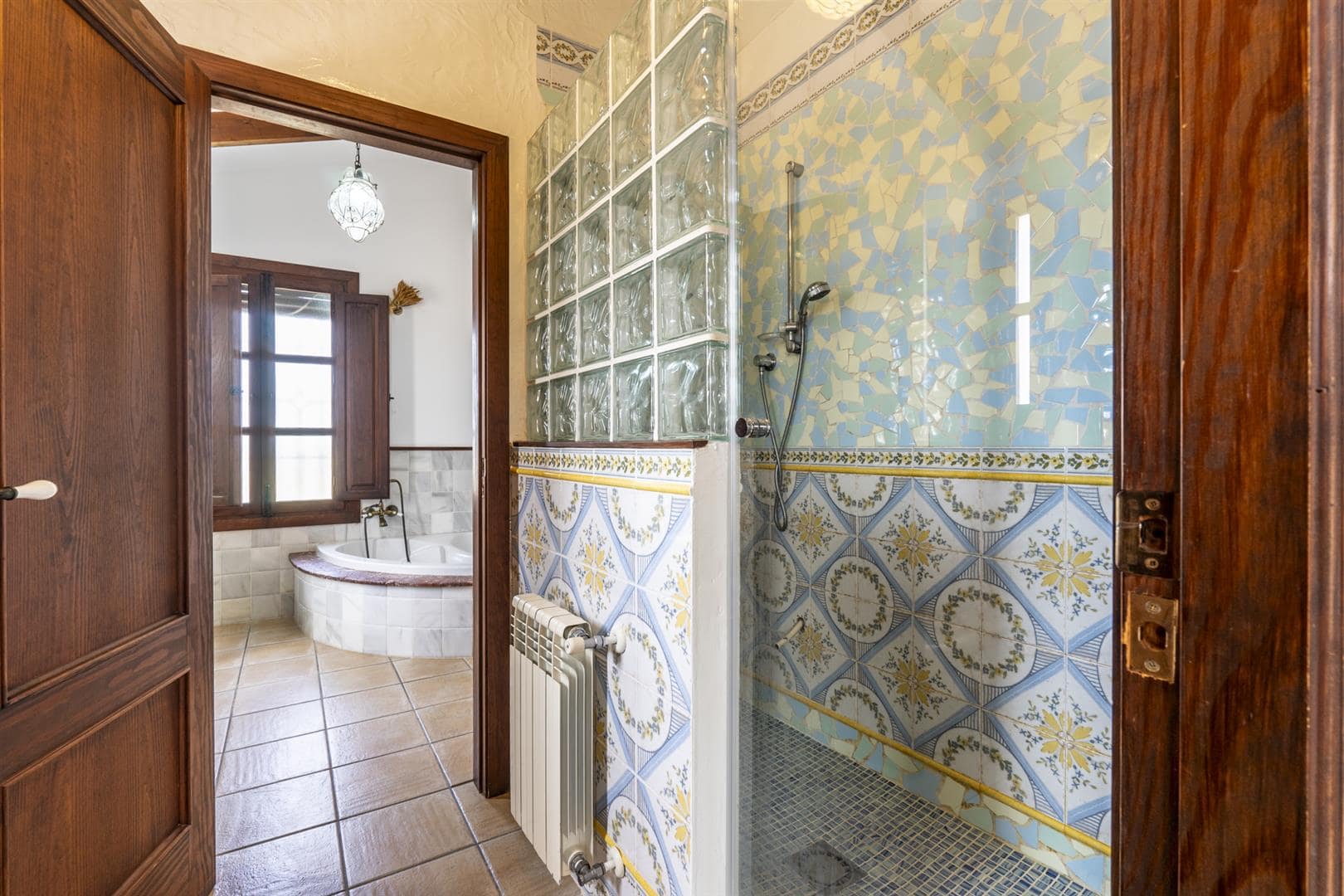 Bathroom in villa for sale in Santiago de la Ribera