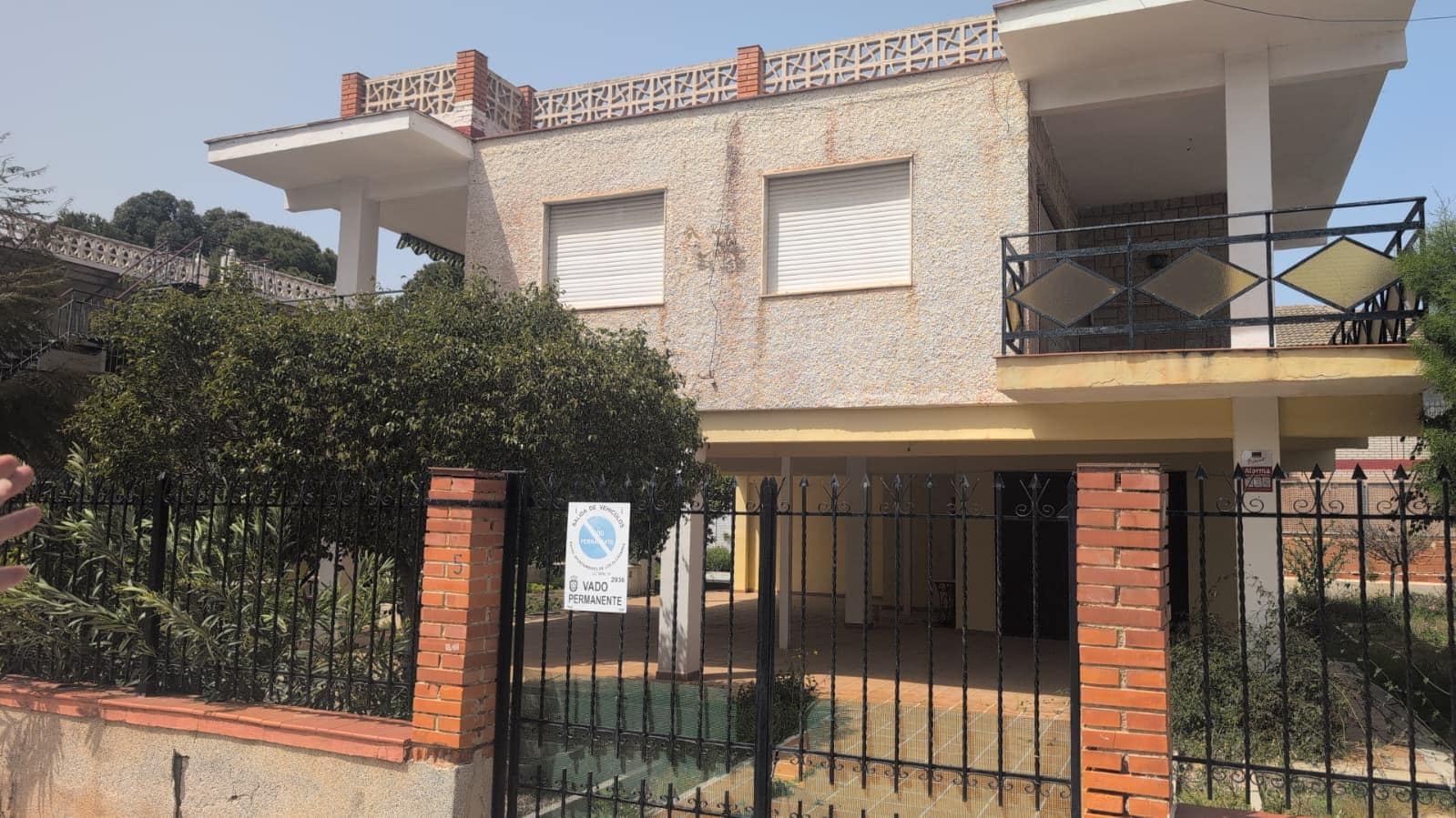 Terrace in villa for sale in Los Alcazares