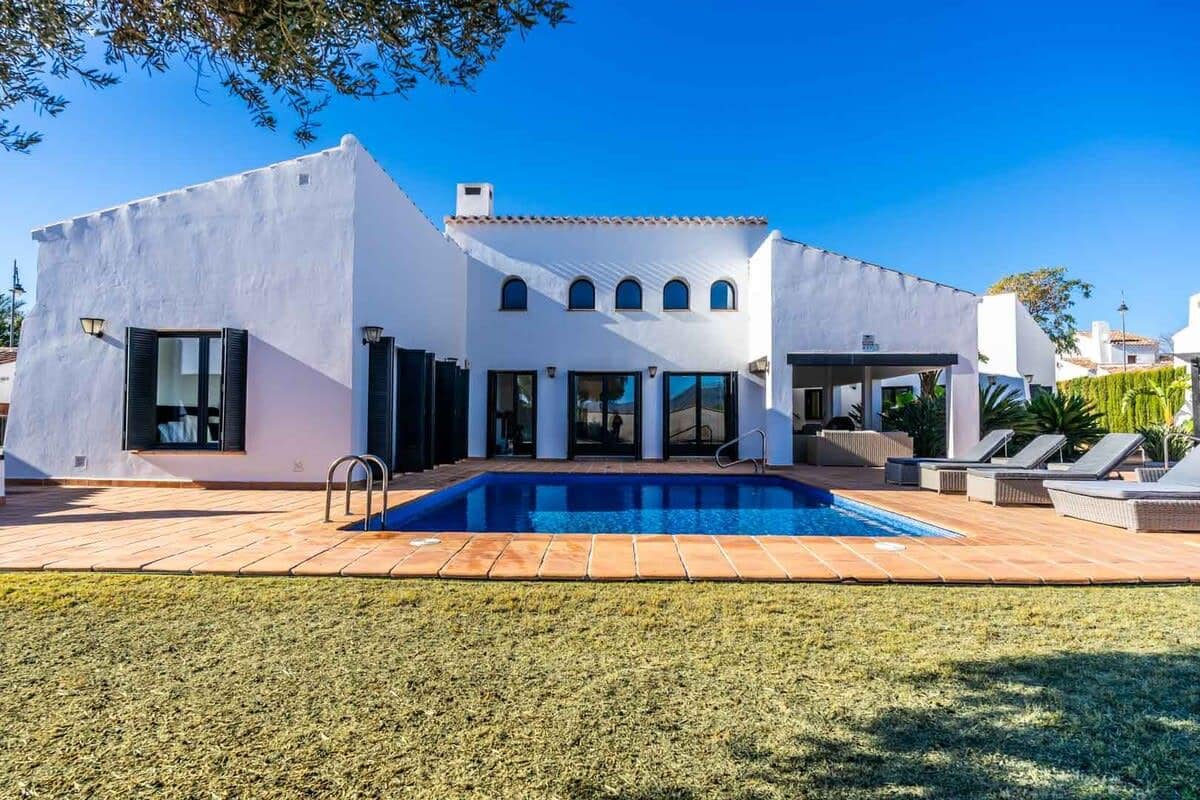 Luxuriöse Villa in bester Lage mit Golfplatz