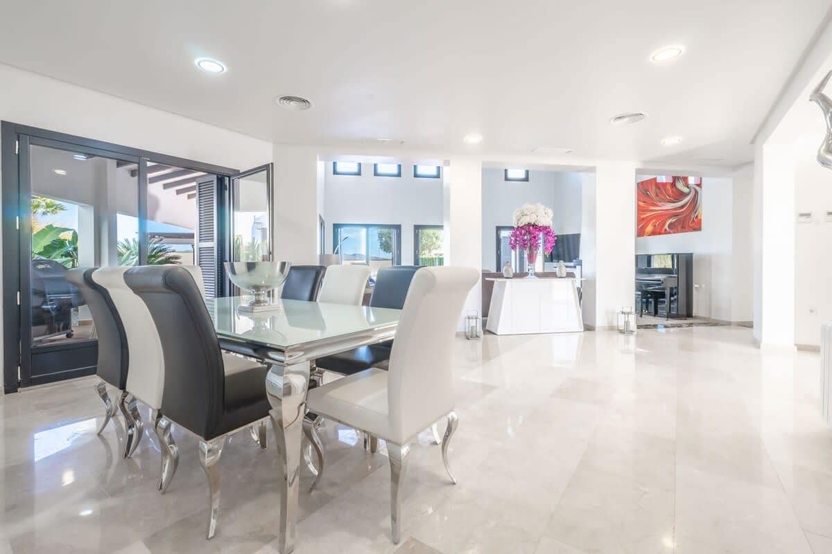 Luxuriöse Villa in bester Lage mit Golfplatz