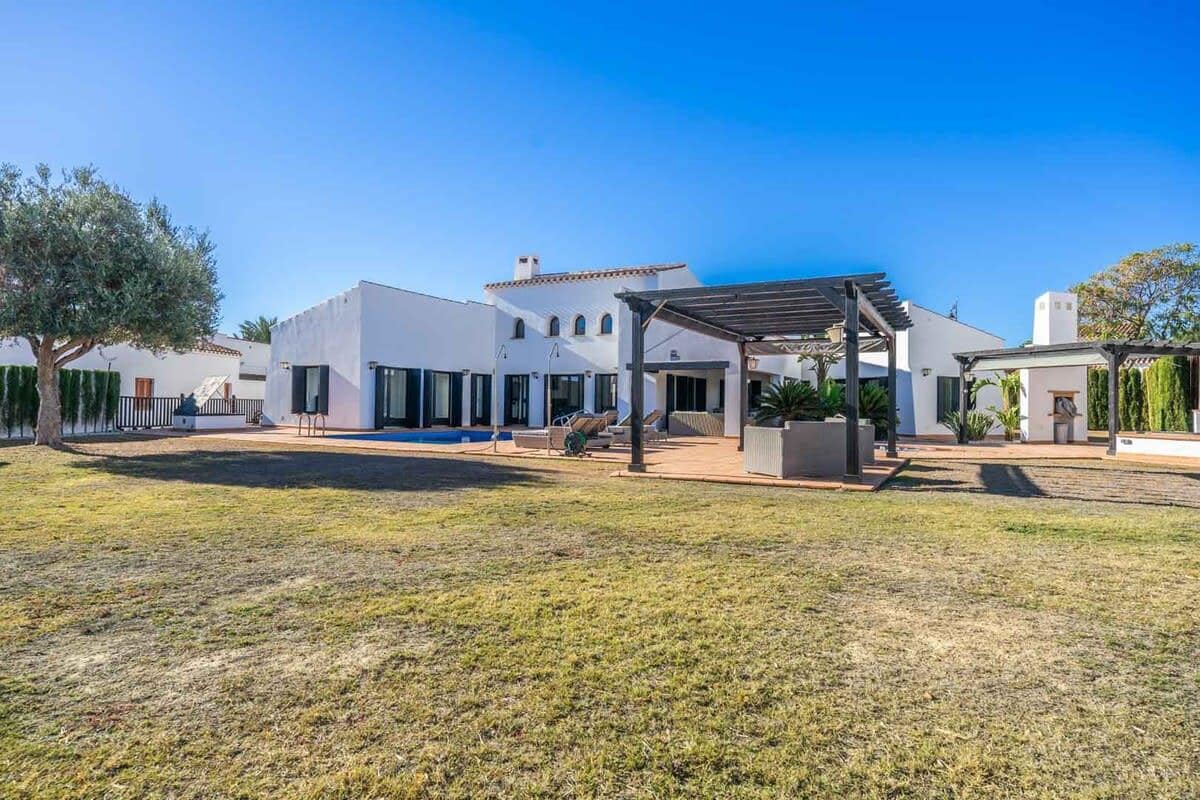Luxuriöse Villa in bester Lage mit Golfplatz