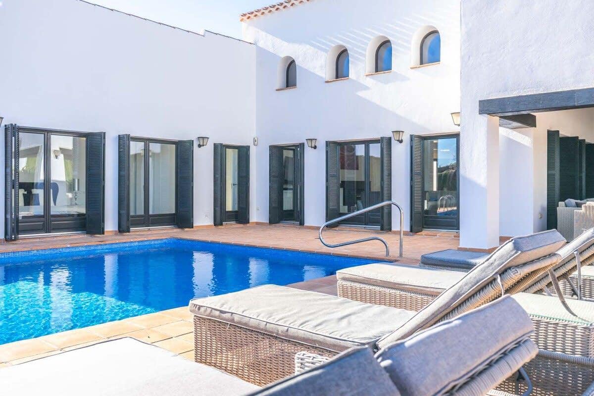 Dining area in villa for sale in El Valle Golf Resort