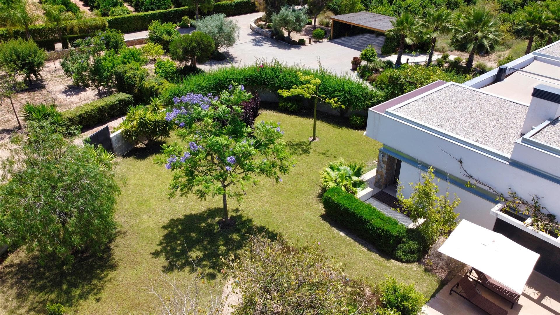 Pool area in villa for sale in Murcia