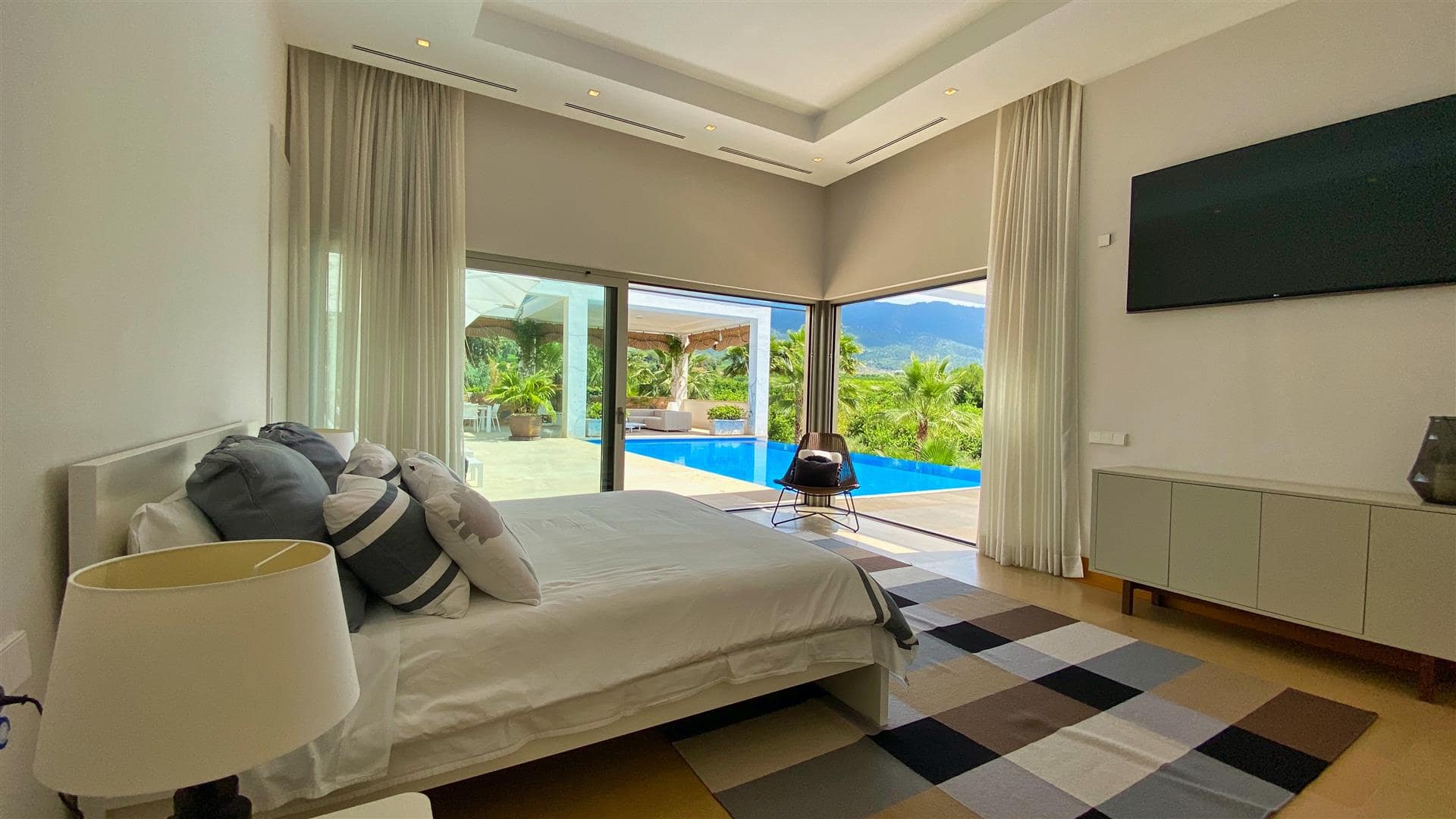 Dining area in villa for sale in Murcia