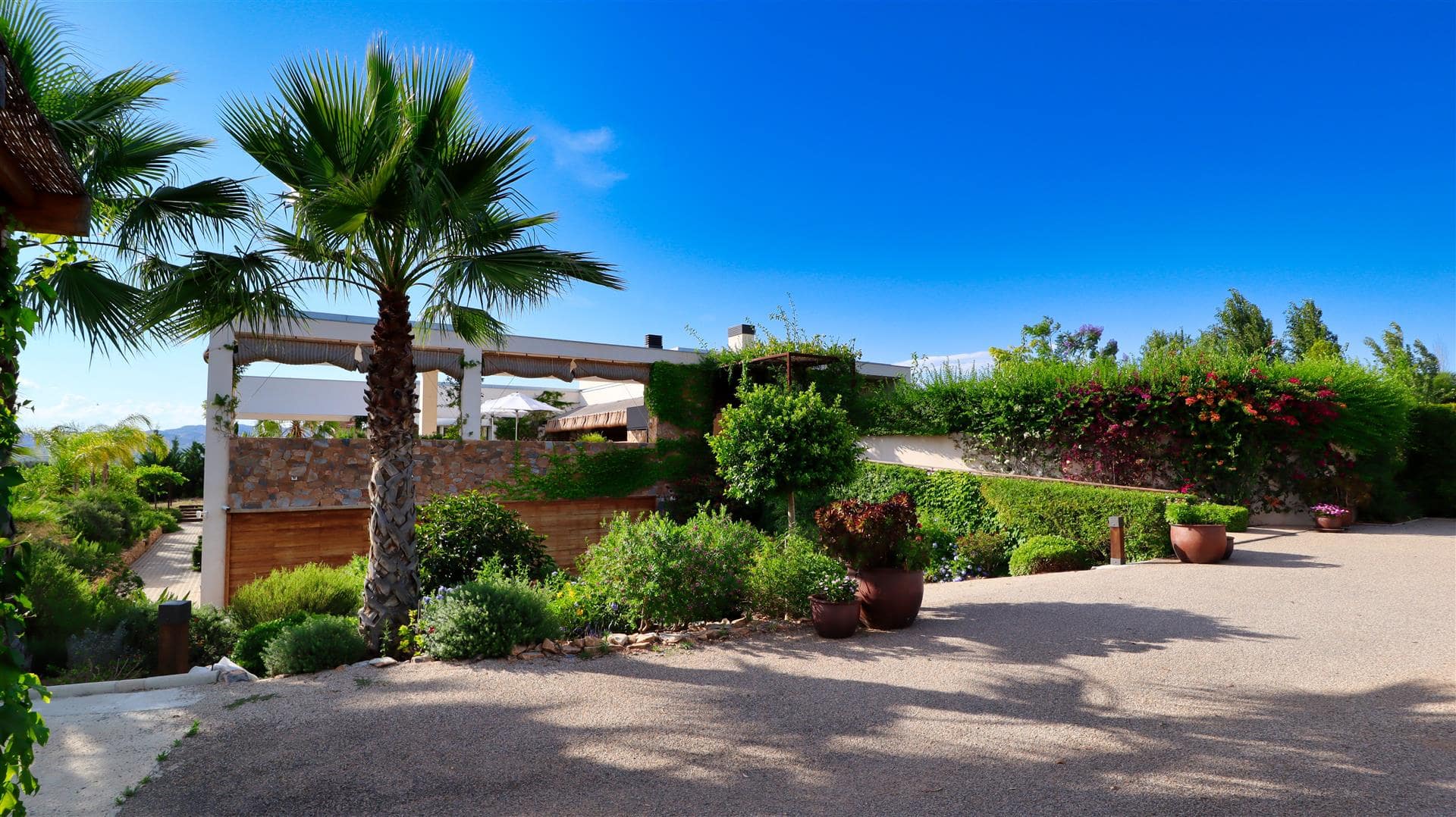 Pool area in villa for sale in Murcia