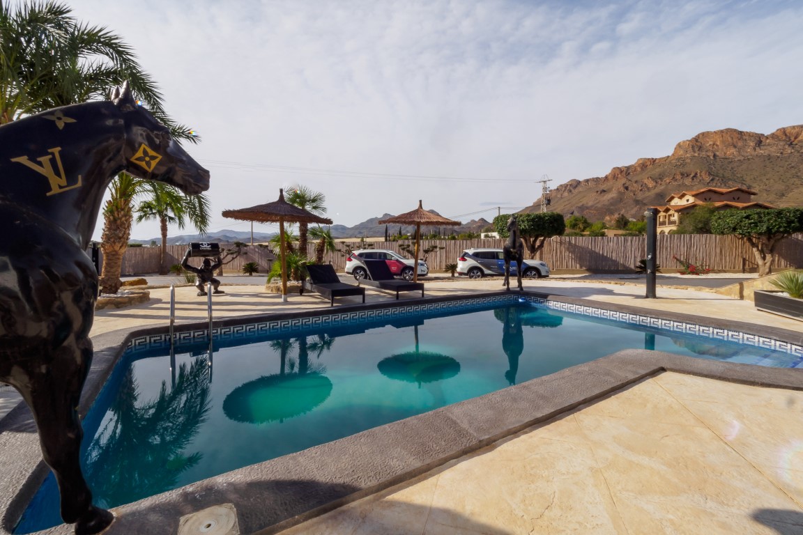 Living room in villa for sale in Pulpi