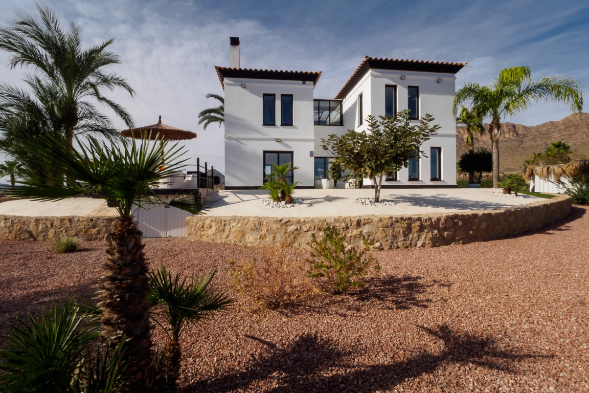 Exterior view in villa for sale in Pulpi