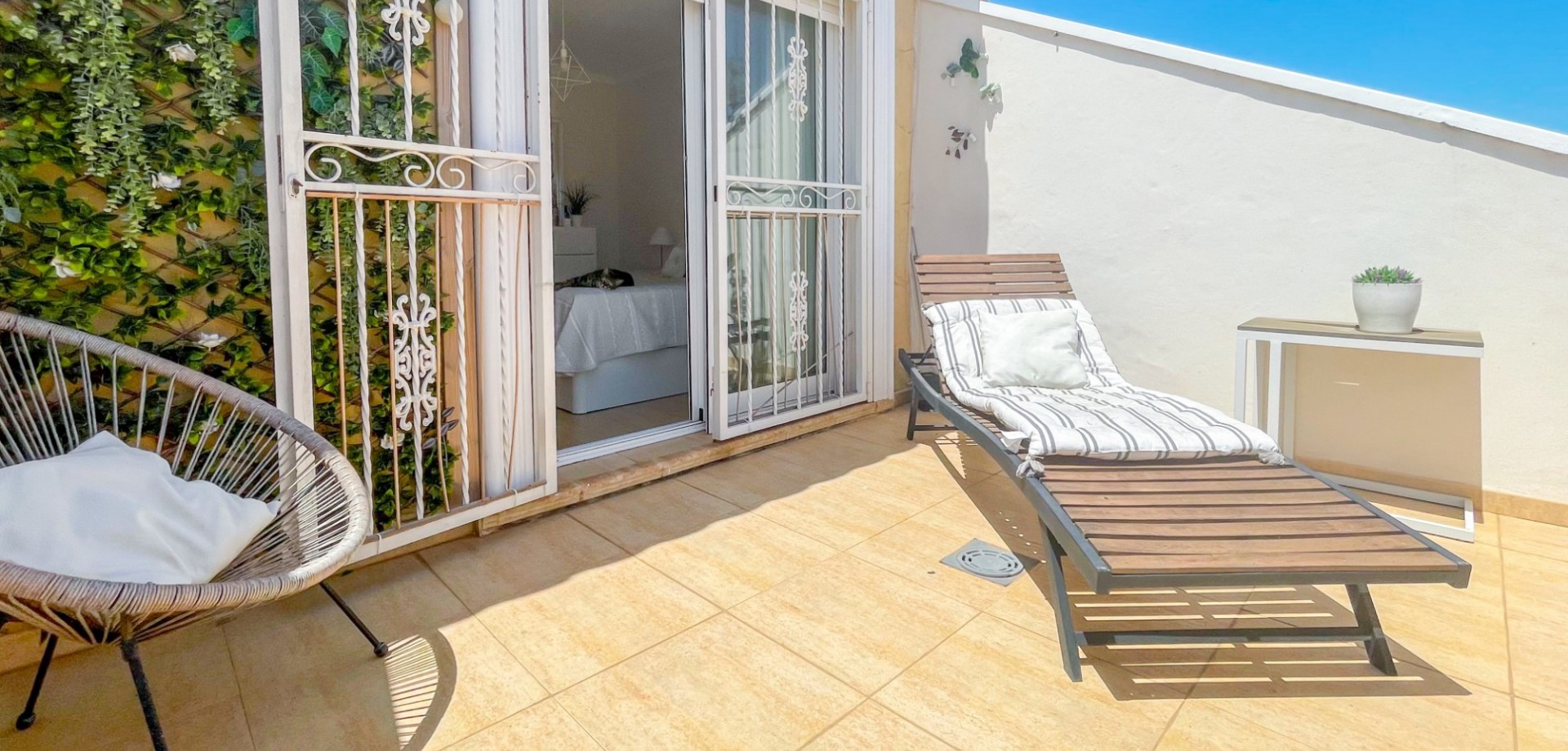 Exklusives Stadthaus in Punta Prima mit atemberaubendem Meerblick