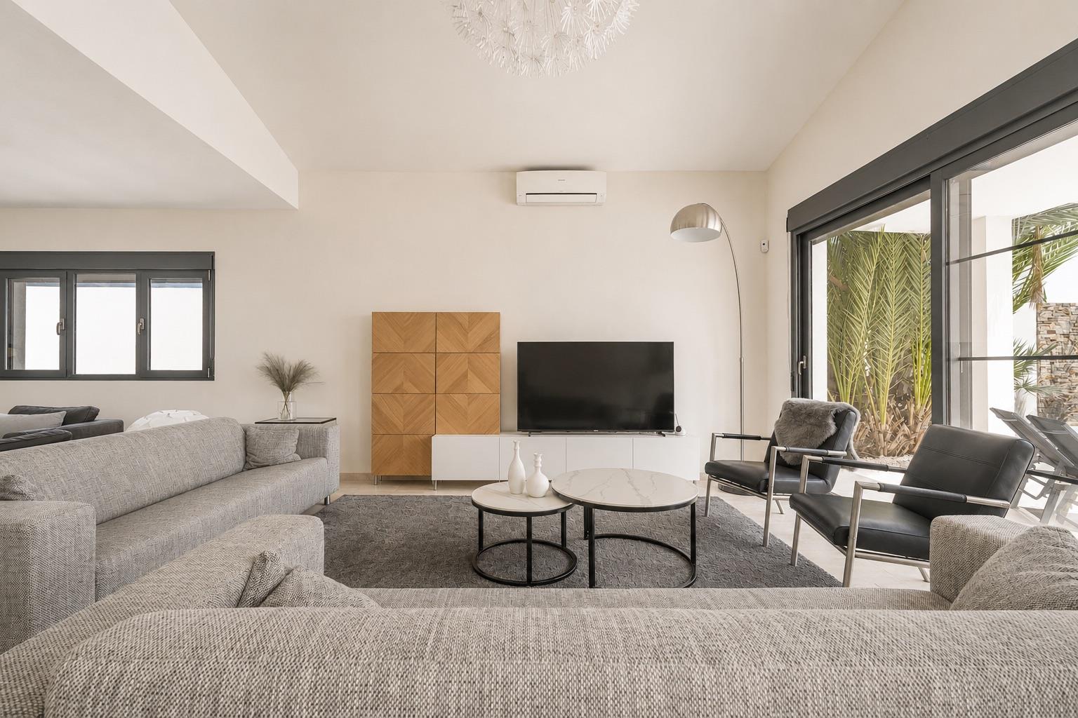 Living room in villa for sale in EL Carmoli Los Urrutias