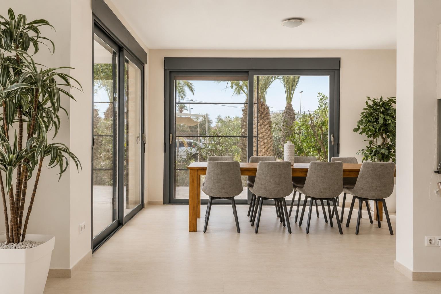 Master bedroom in villa for sale in EL Carmoli Los Urrutias