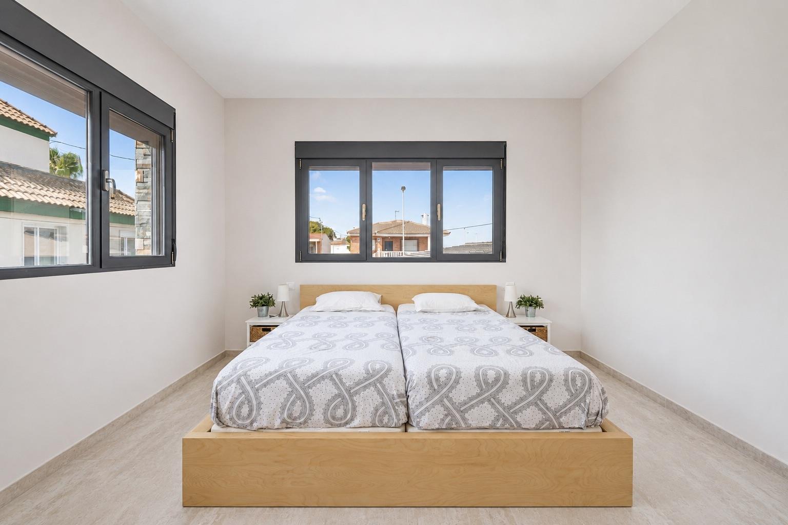 Master bedroom in villa for sale in EL Carmoli Los Urrutias