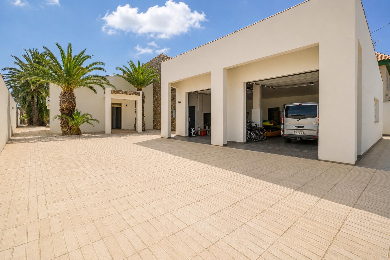 Exterior view in villa for sale in EL Carmoli Los Urrutias