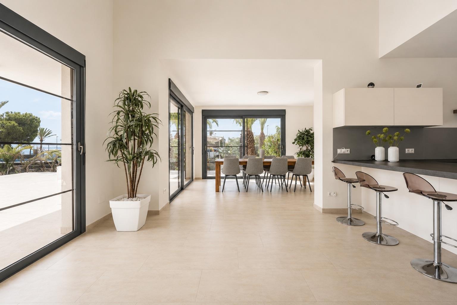 Dining area in villa for sale in EL Carmoli Los Urrutias