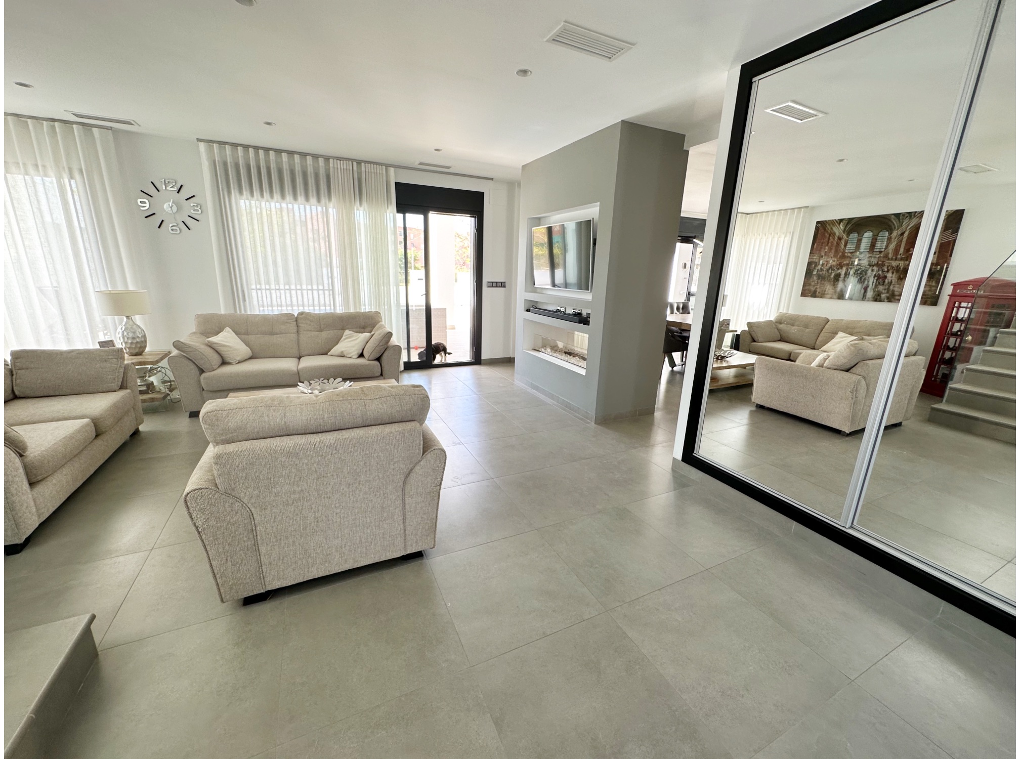 Master bedroom in villa for sale in Mar Menor Golf Resort