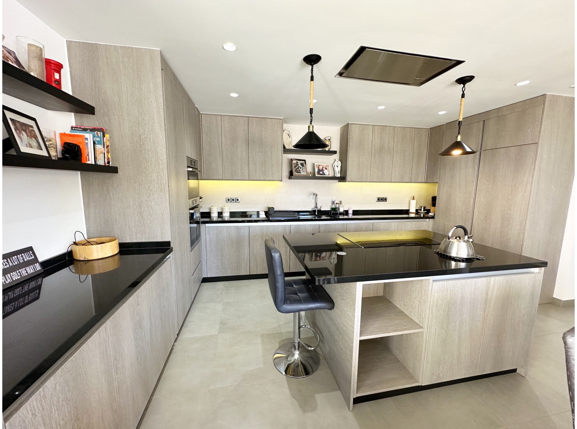 Dining area in villa for sale in Mar Menor Golf Resort