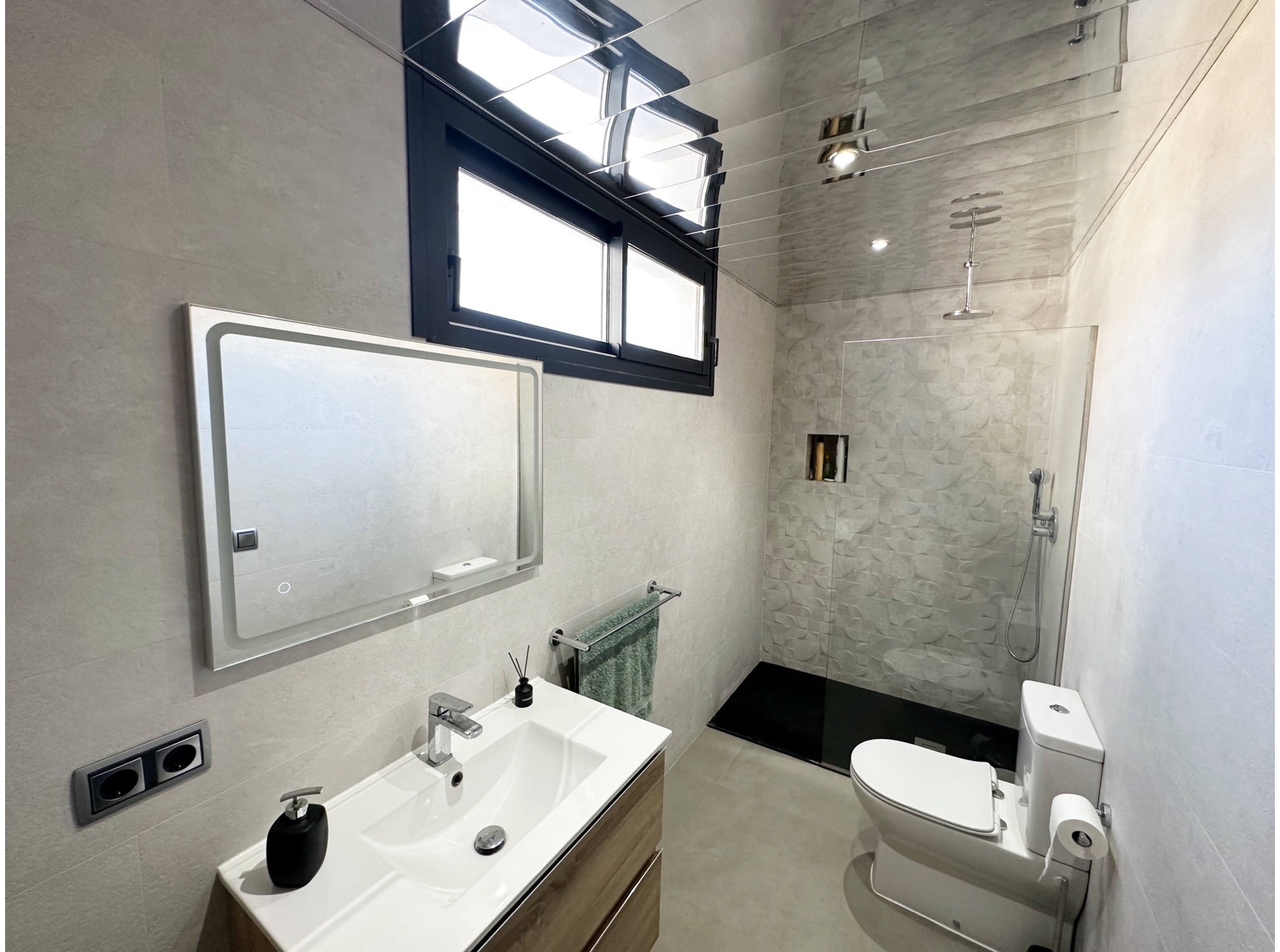 Master bedroom in villa for sale in Mar Menor Golf Resort