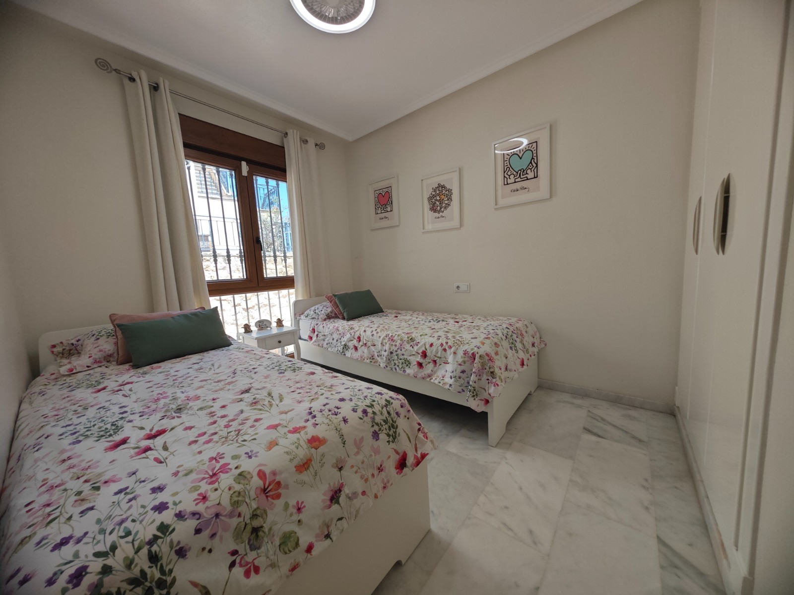 Master bedroom in apartment for sale in Algorfa