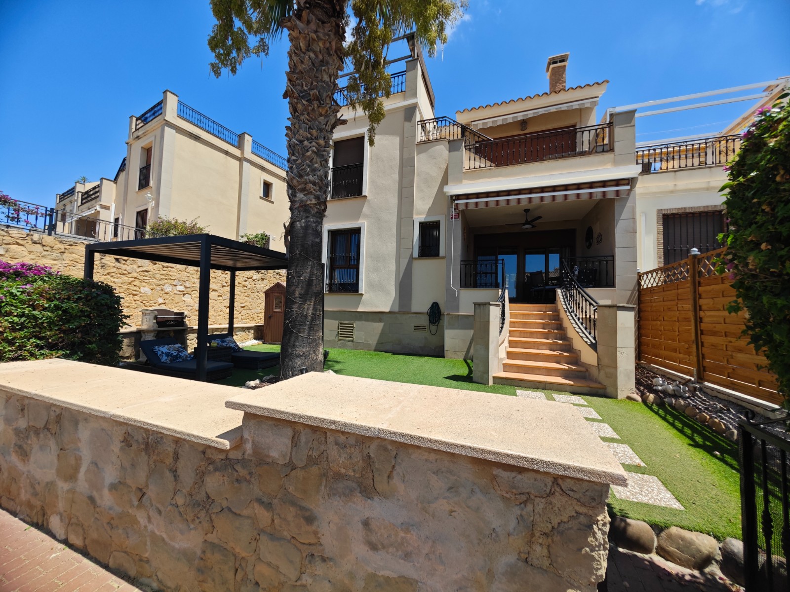 Master bedroom in apartment for sale in Algorfa