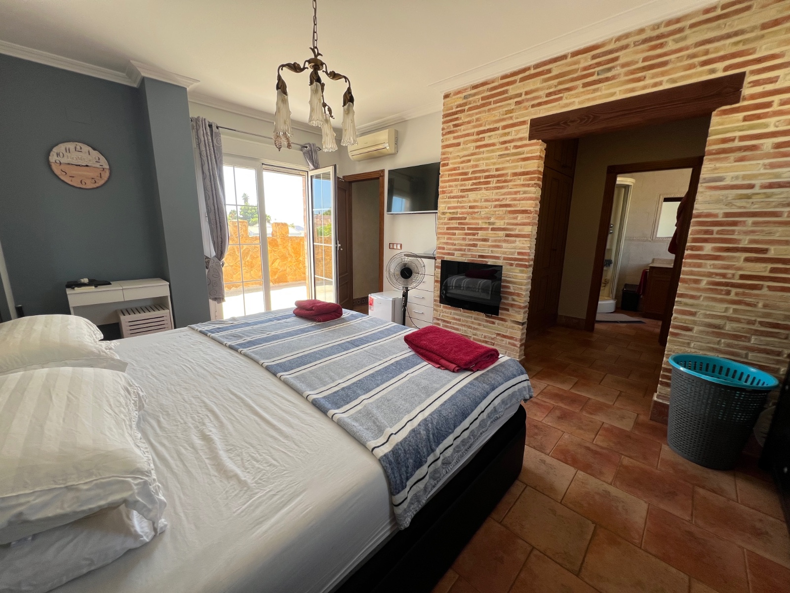 Terrace in villa for sale in San Fulgencio