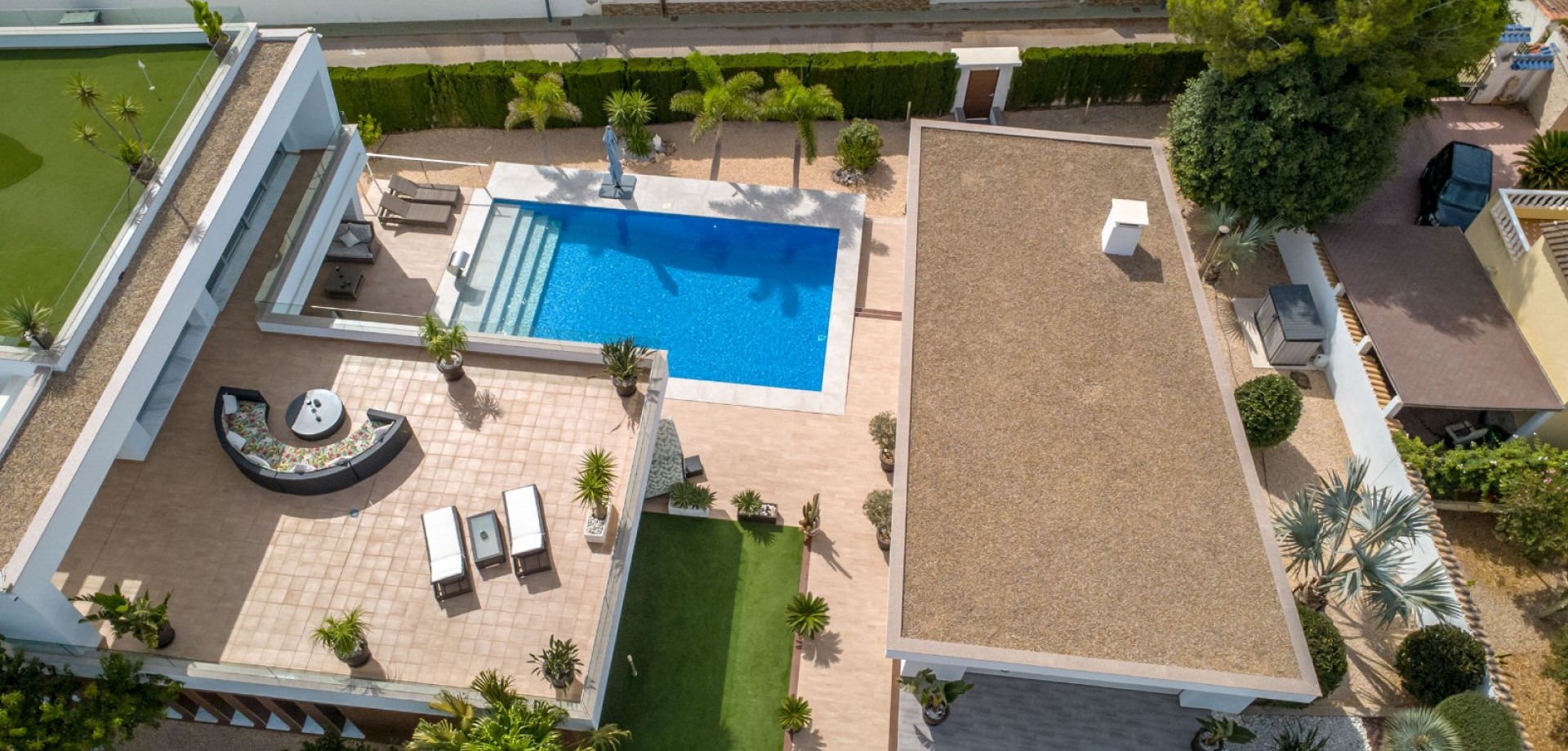 Terrace in villa for sale in Pinar de Campoverde