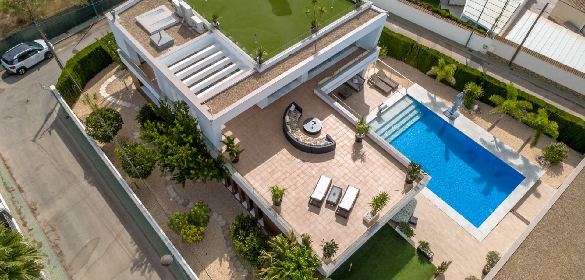 Garden in villa for sale in Pinar de Campoverde