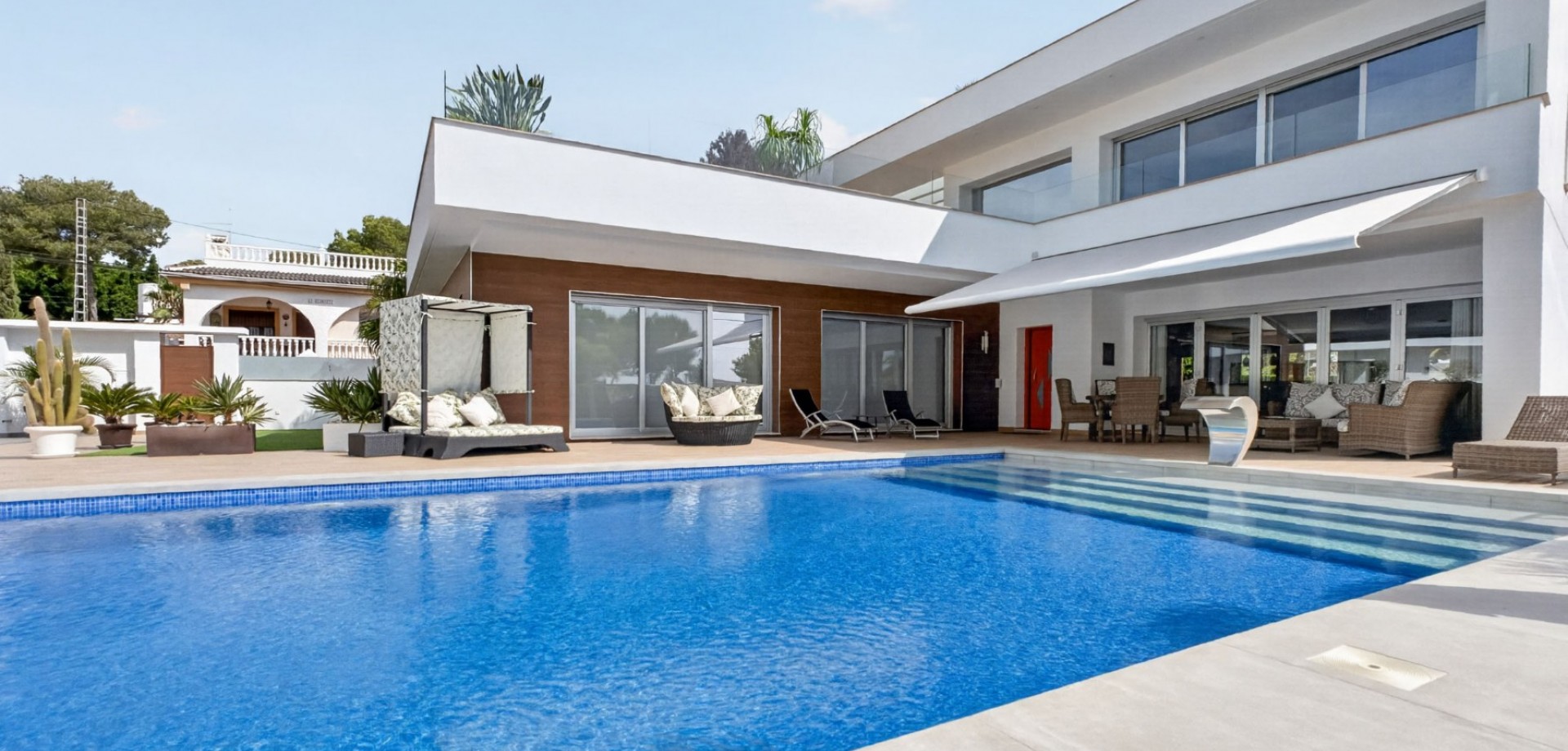 Dining area in villa for sale in Pinar de Campoverde