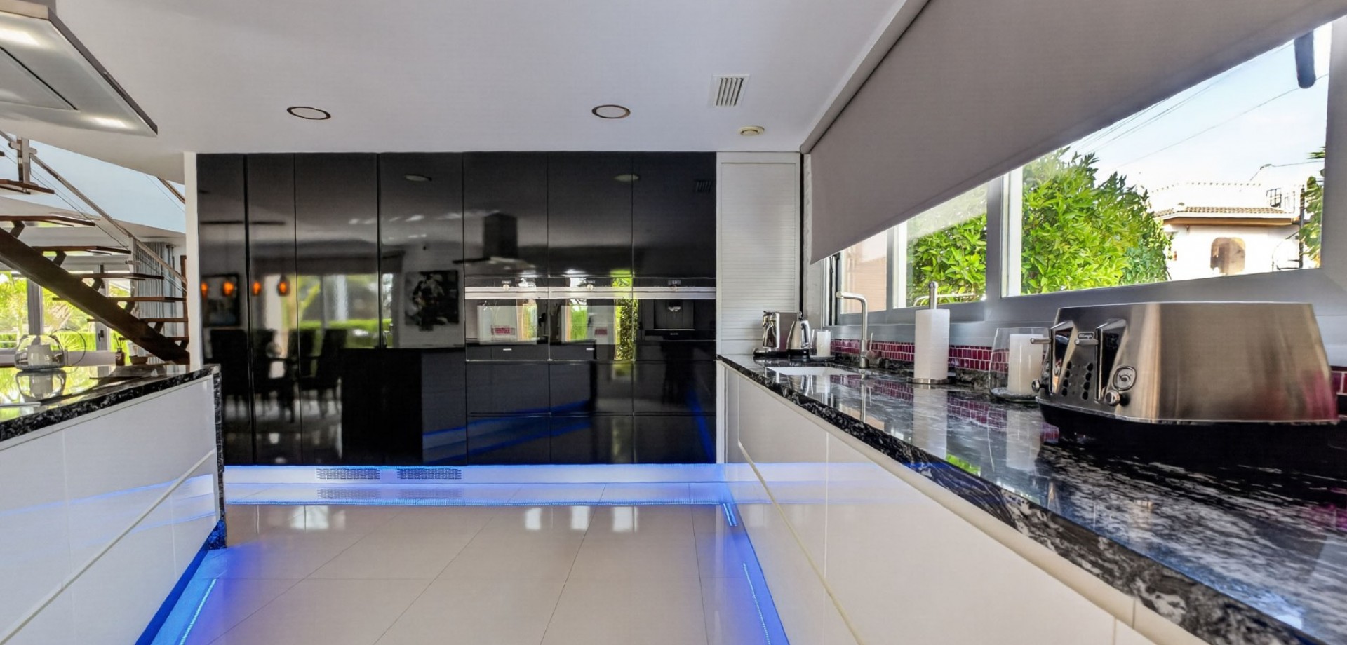 Dining area in villa for sale in Pinar de Campoverde