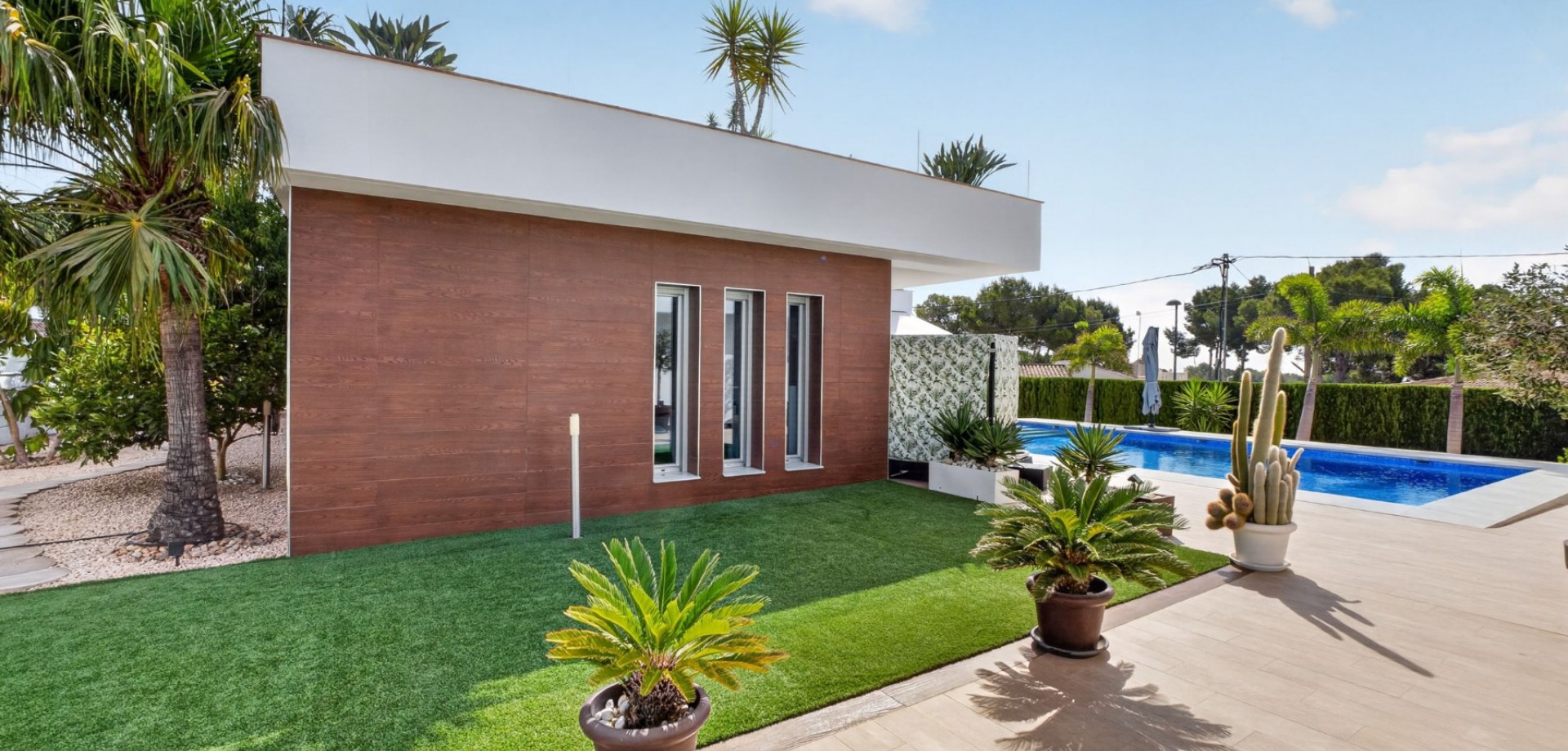 Master bedroom in villa for sale in Pinar de Campoverde