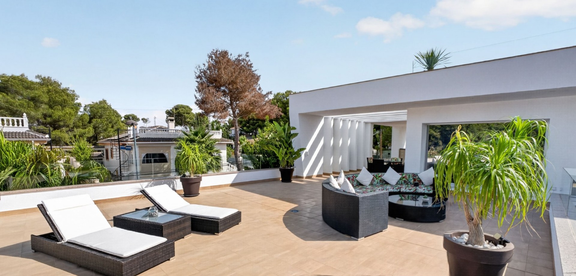 Terrace in villa for sale in Pinar de Campoverde