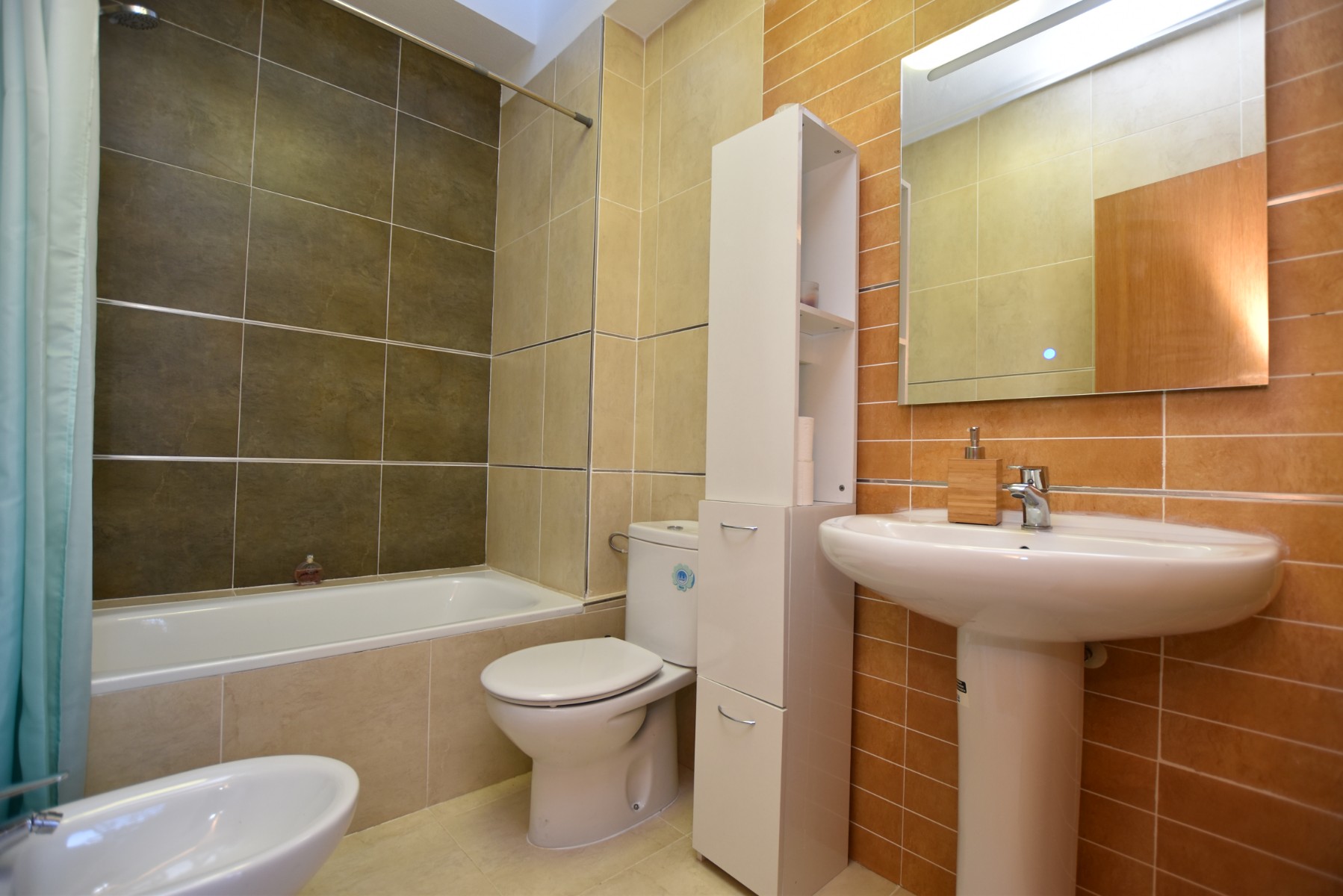 Master bedroom in villa for sale in Algorfa