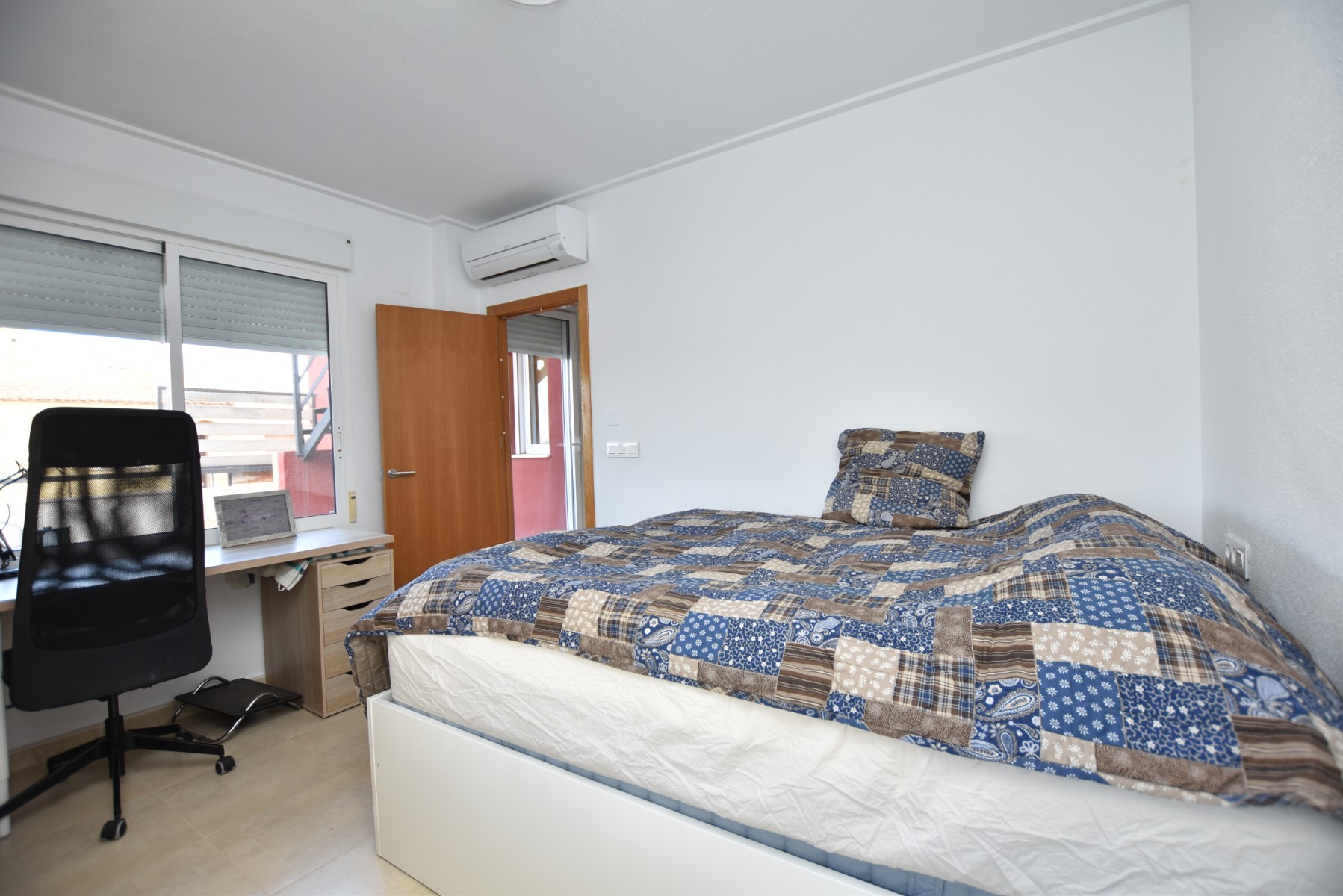 Bedroom in villa for sale in Algorfa