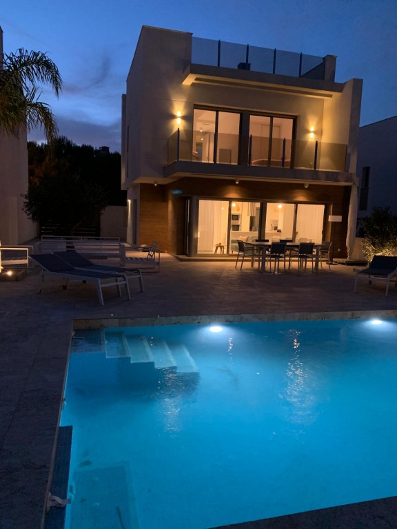 Master bedroom in villa for sale in San Miguel de Salinas