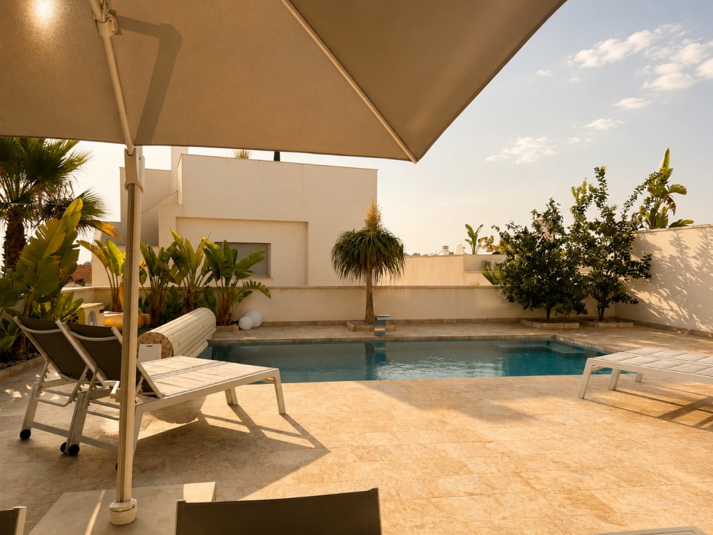 Exklusive Luxusvilla mit Panoramablick und privatem Pool in San Miguel de Salinas
