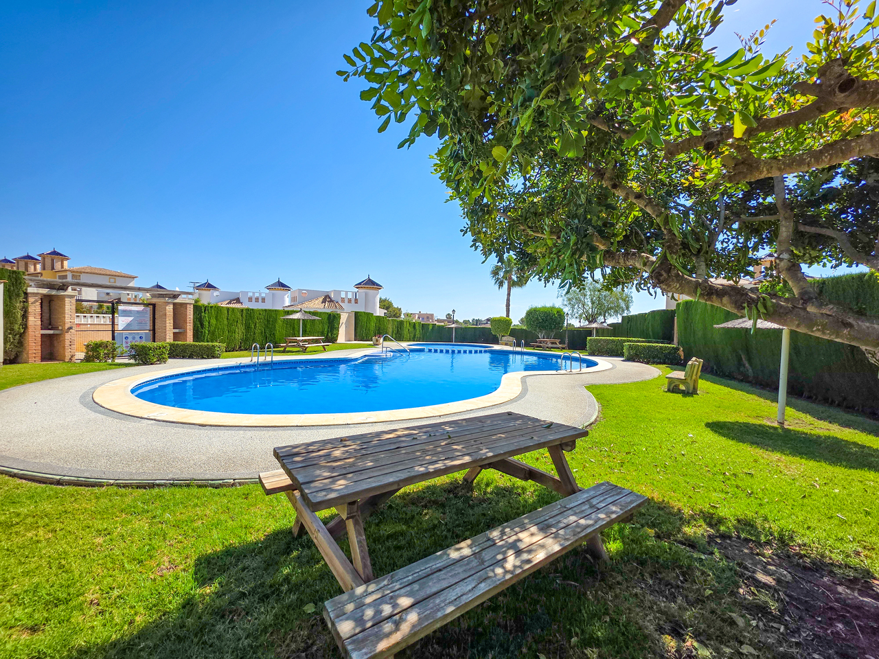 Élégant appartement T3 à Playa Golf I – Terrasse ensoleillée et piscines communes