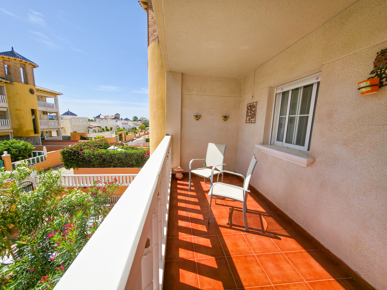 Élégant appartement T3 à Playa Golf I – Terrasse ensoleillée et piscines communes