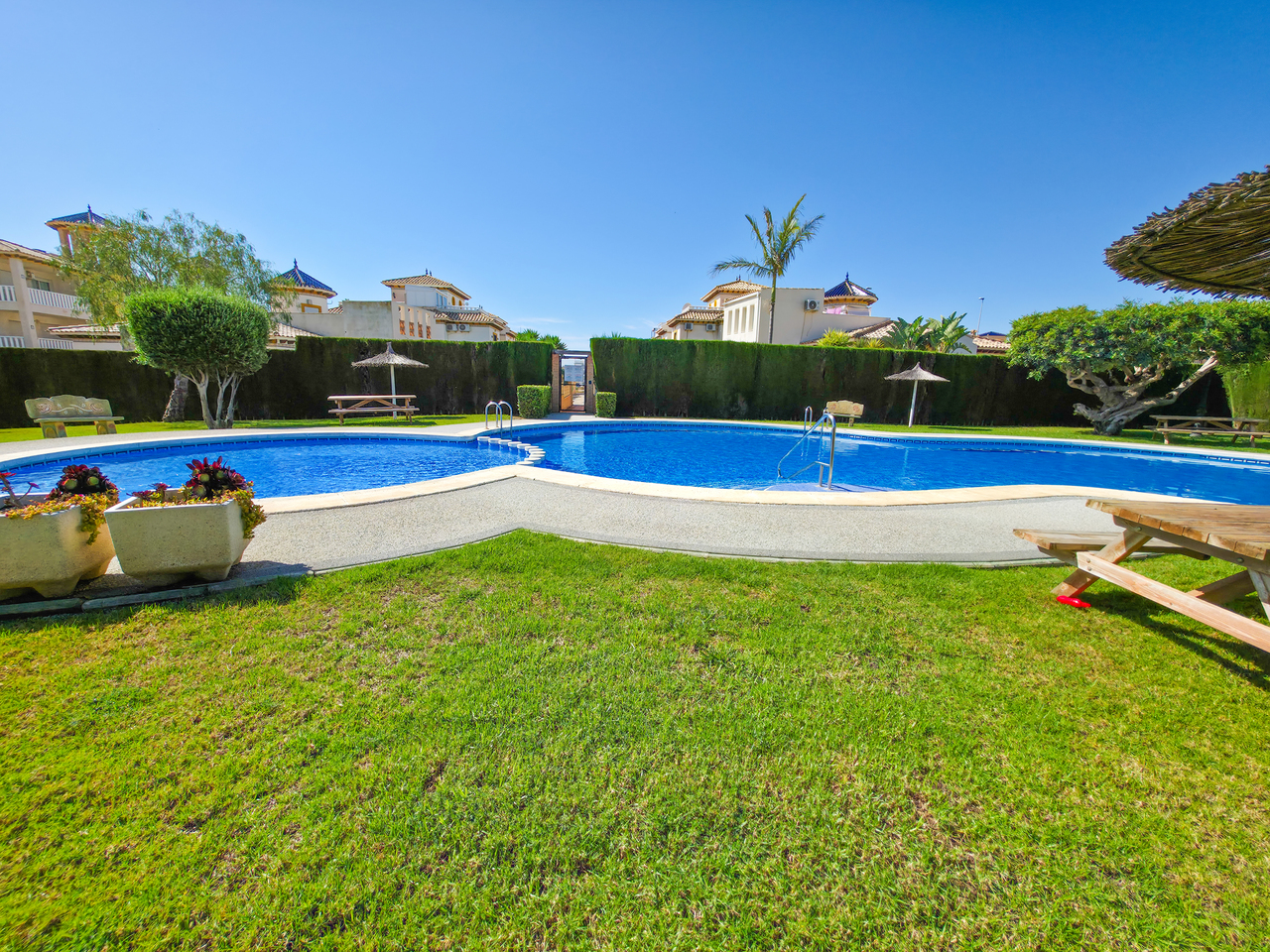 Master bedroom in apartment for sale in Cabo Roig